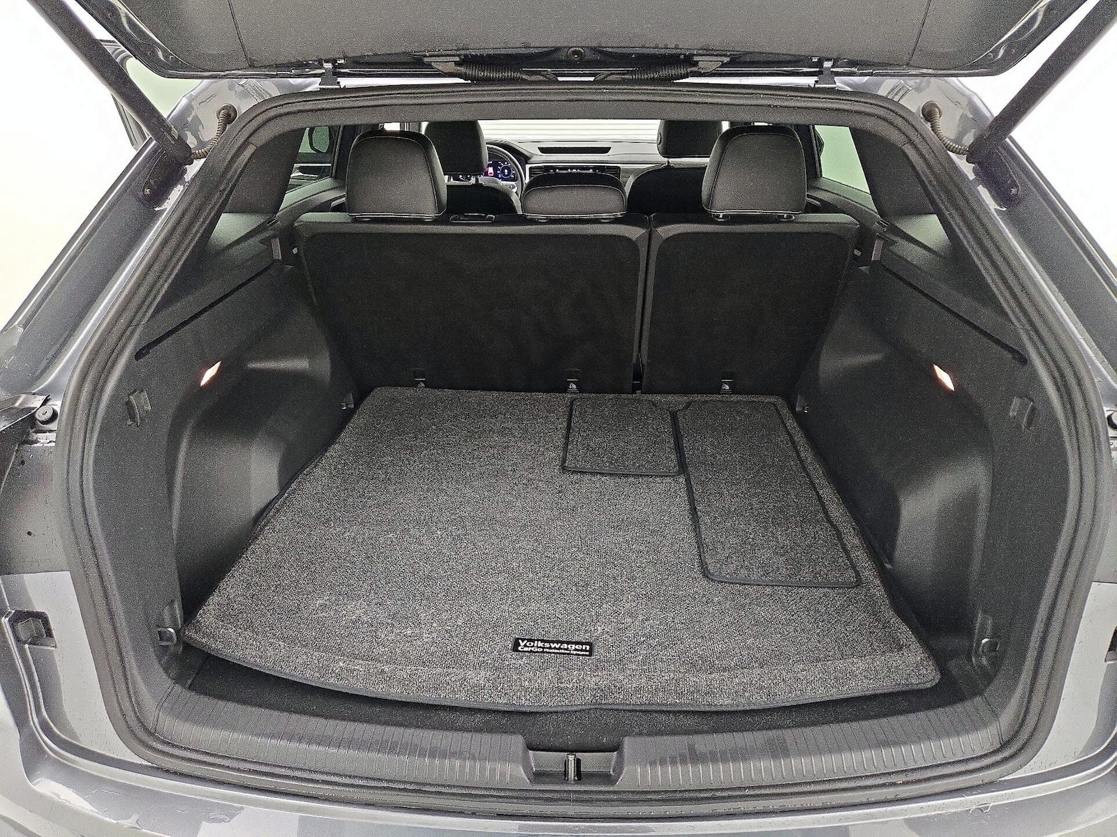 2023 Volkswagen Atlas Cross Sport SE w/Tech - Photo 21