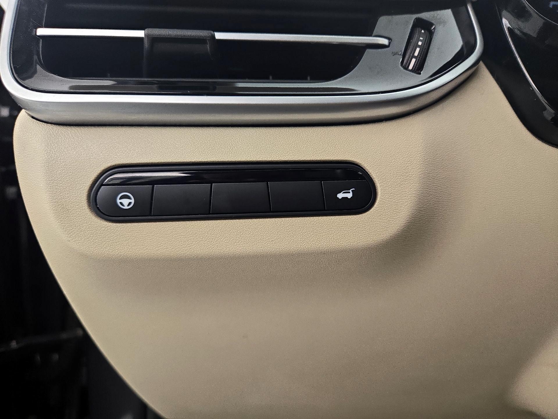 Thumbnail: 2023 INFINITI QX60 - 13