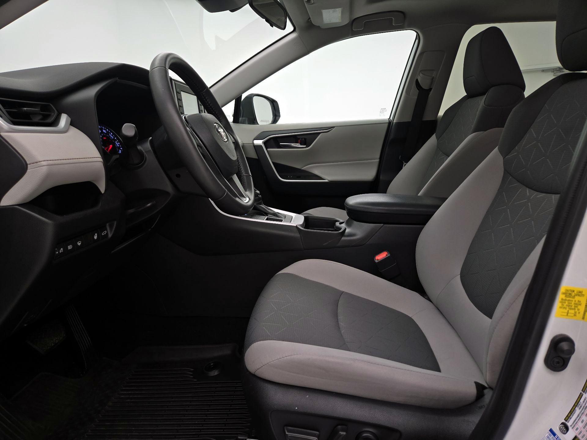 Thumbnail: 2021 Toyota RAV4 - 11