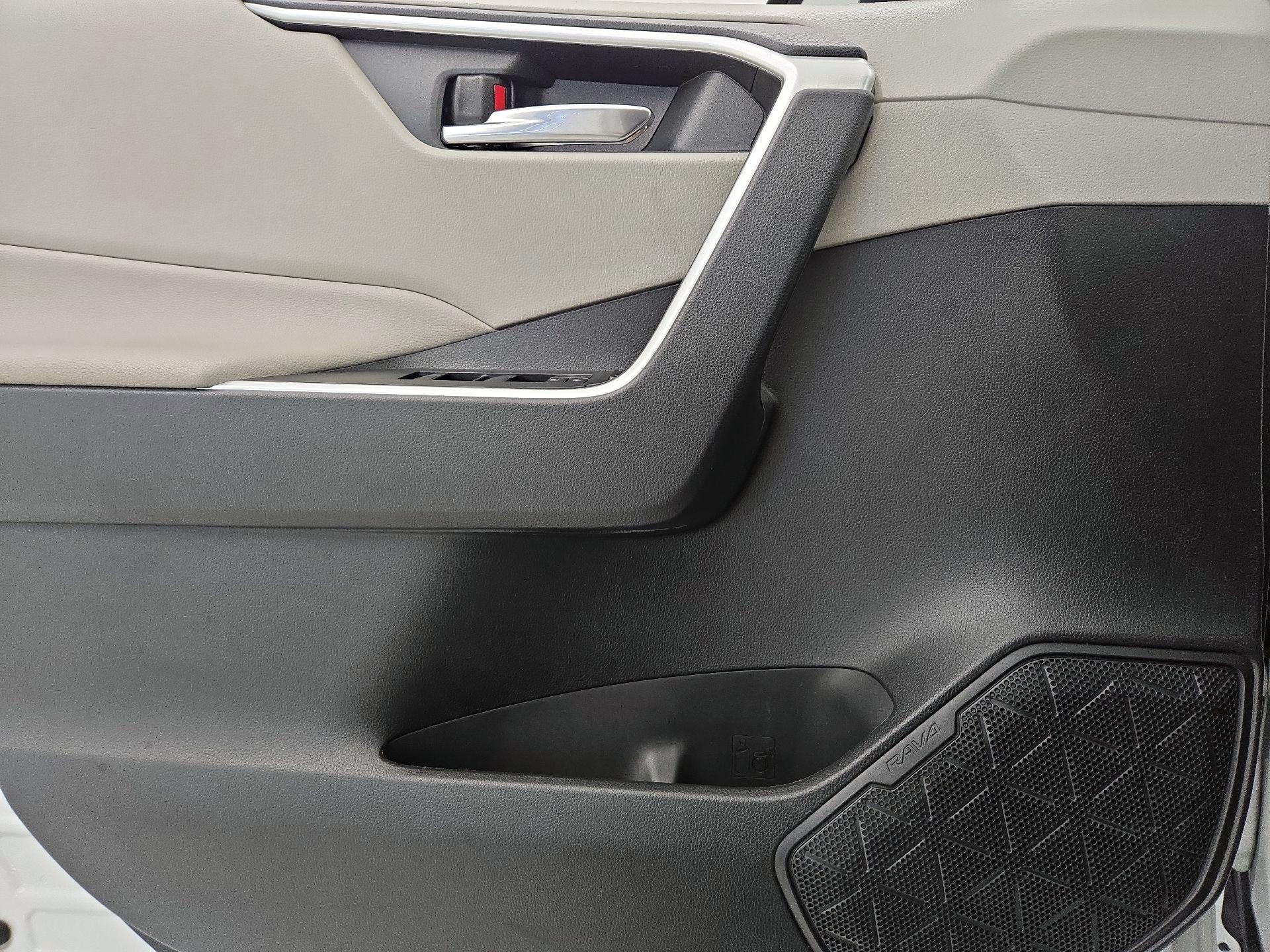 Thumbnail: 2021 Toyota RAV4 - 12