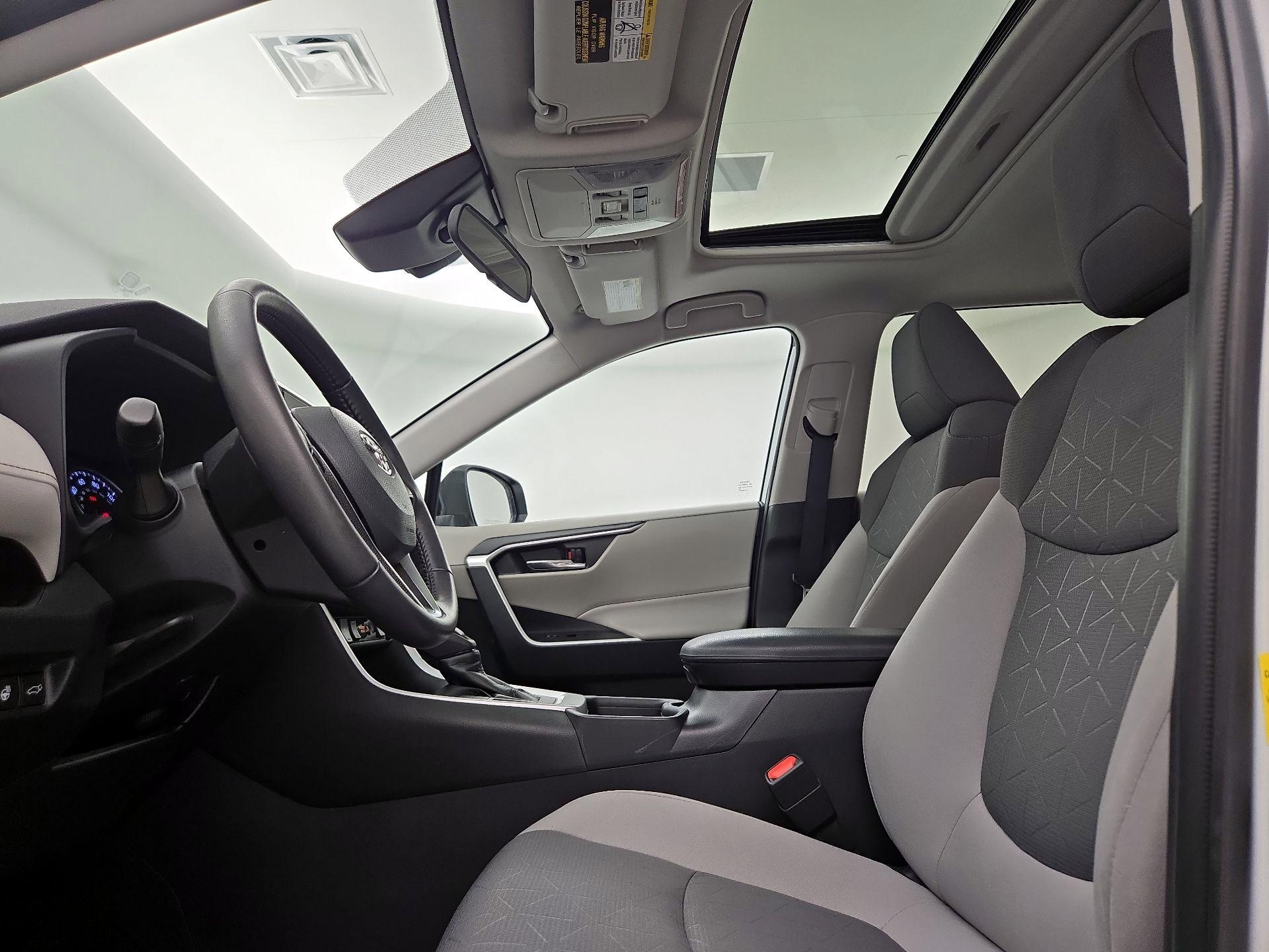 Thumbnail: 2021 Toyota RAV4 - 19