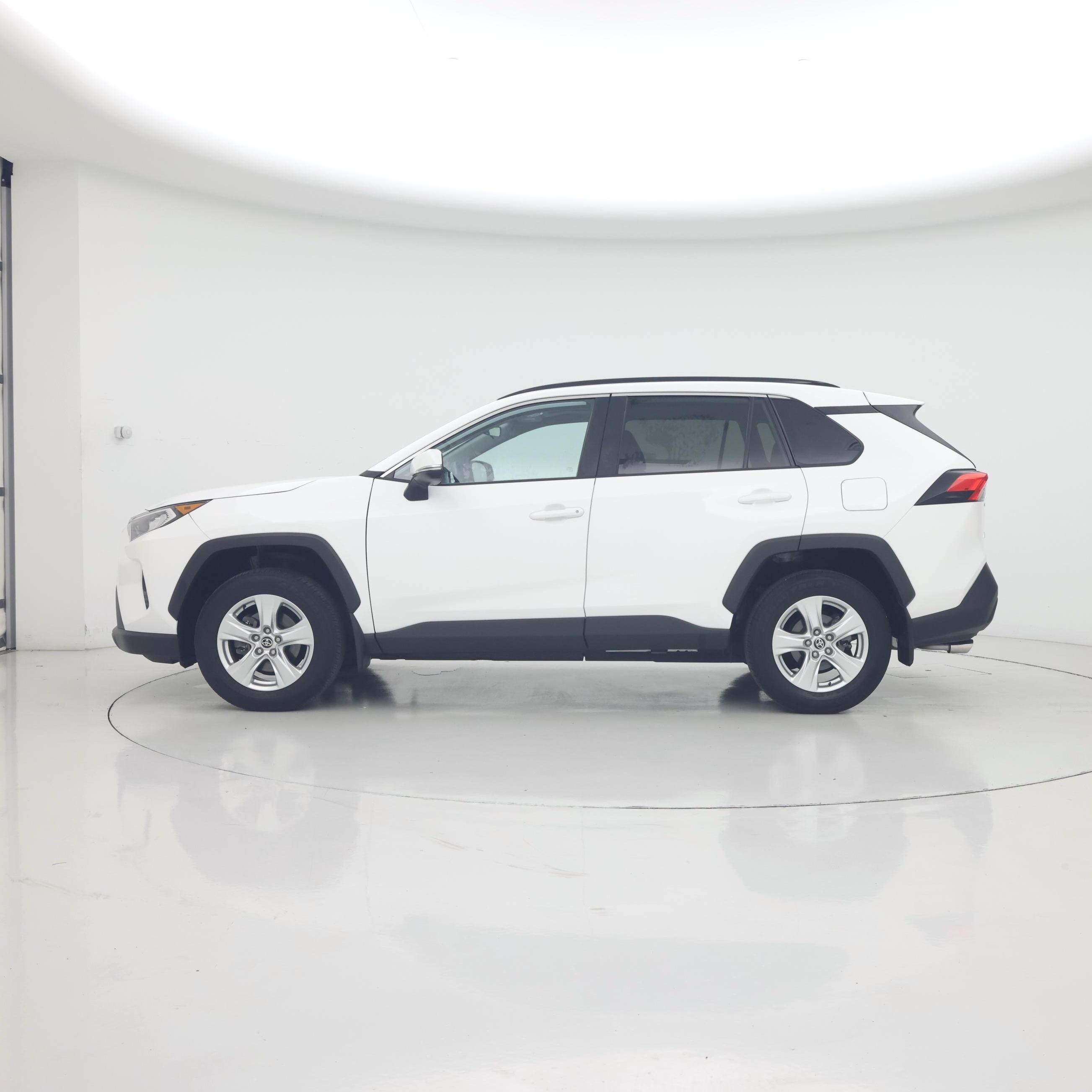 Thumbnail: 2021 Toyota RAV4 - 3