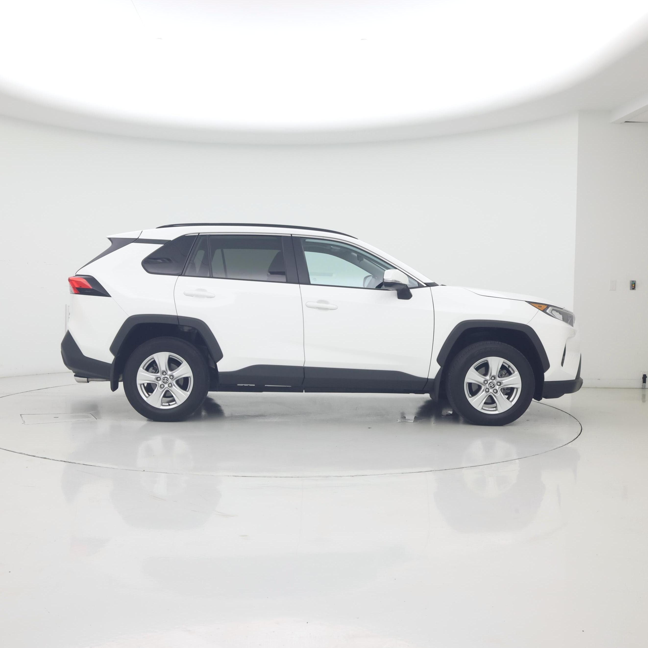 Thumbnail: 2021 Toyota RAV4 - 7