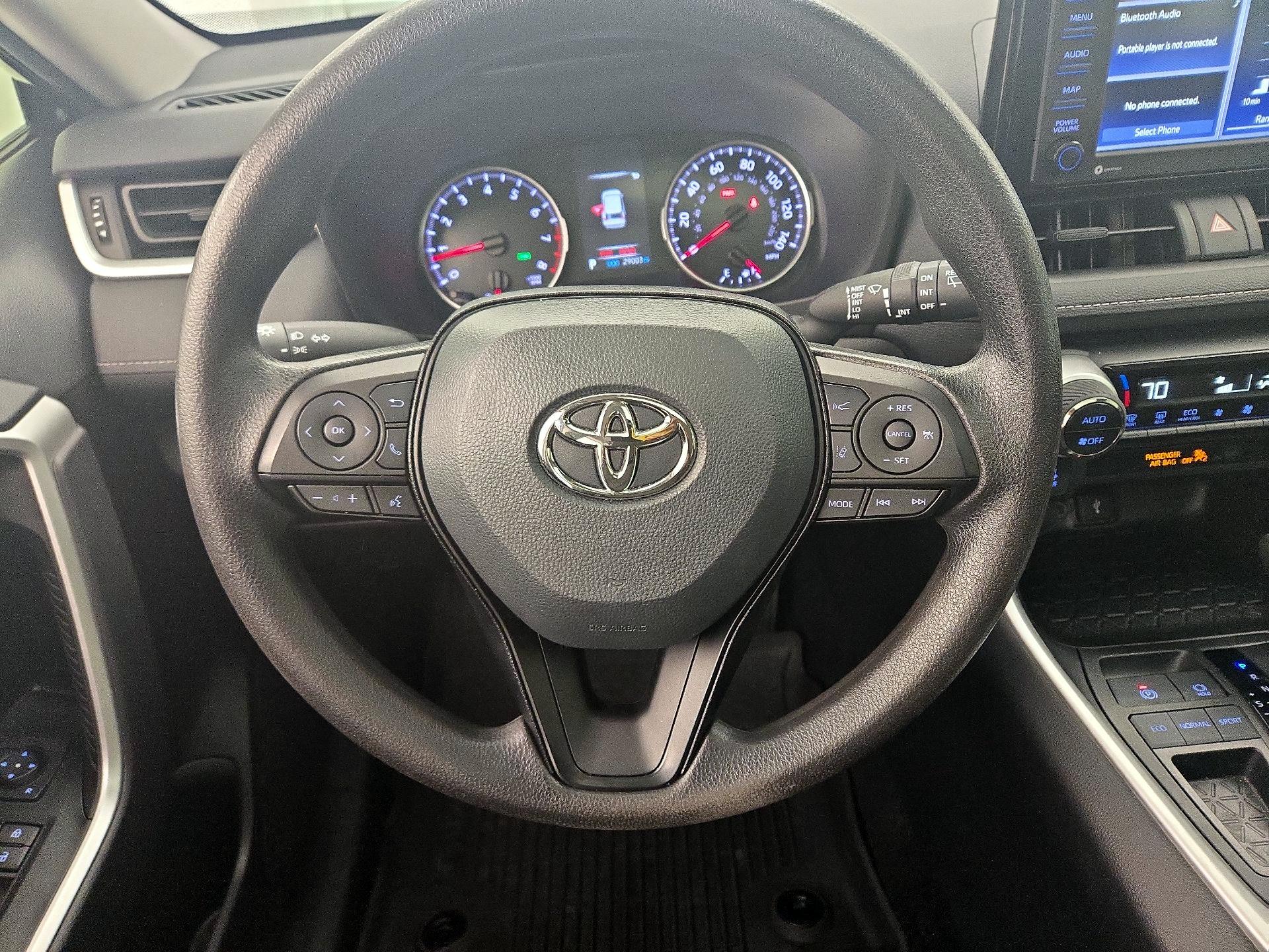 Thumbnail: 2022 Toyota RAV4 - 10