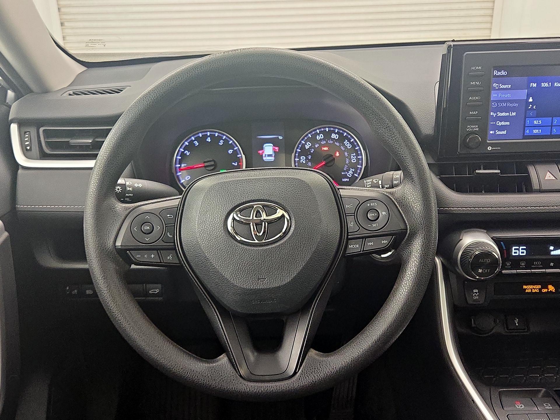 Thumbnail: 2022 Toyota RAV4 - 10