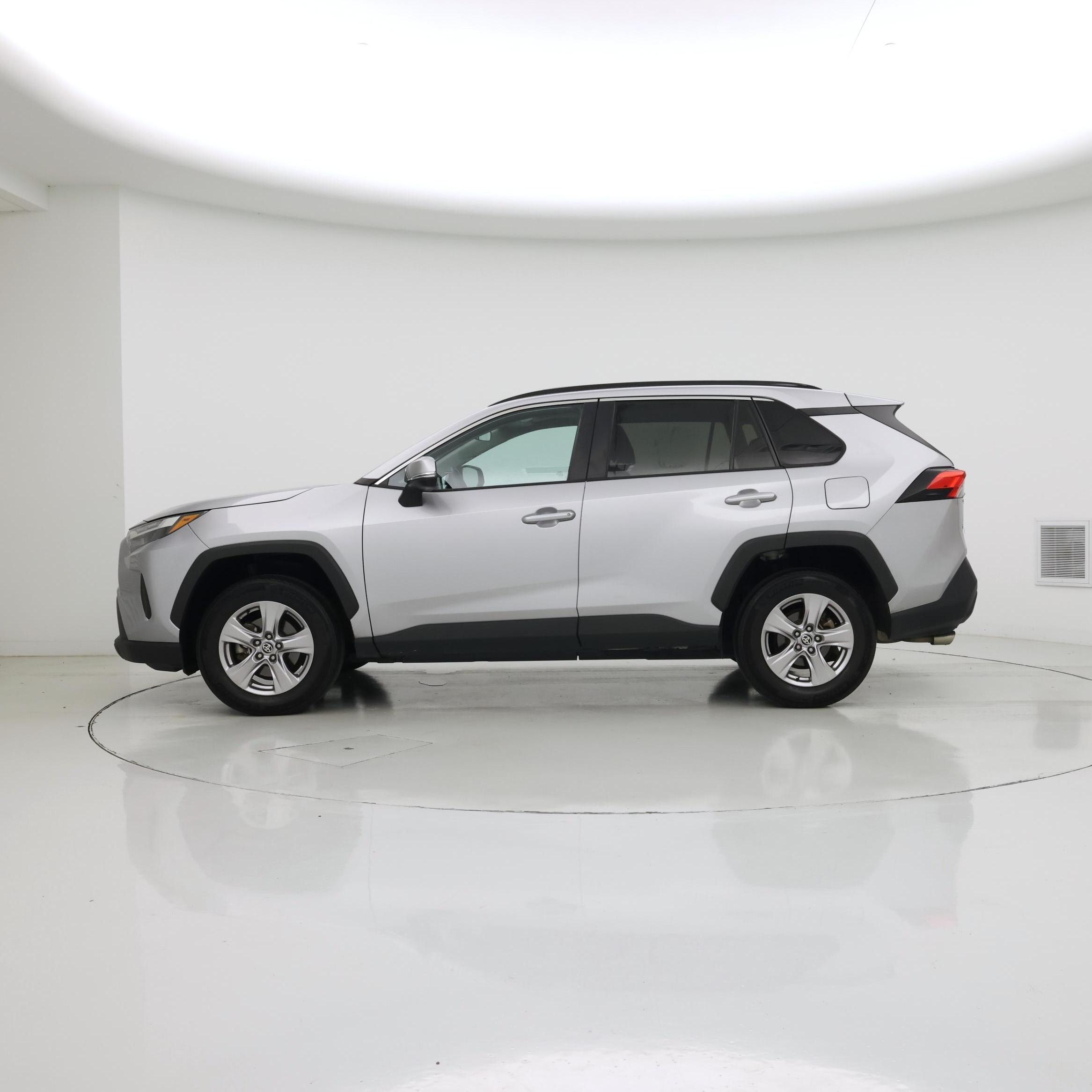 Thumbnail: 2022 Toyota RAV4 - 3