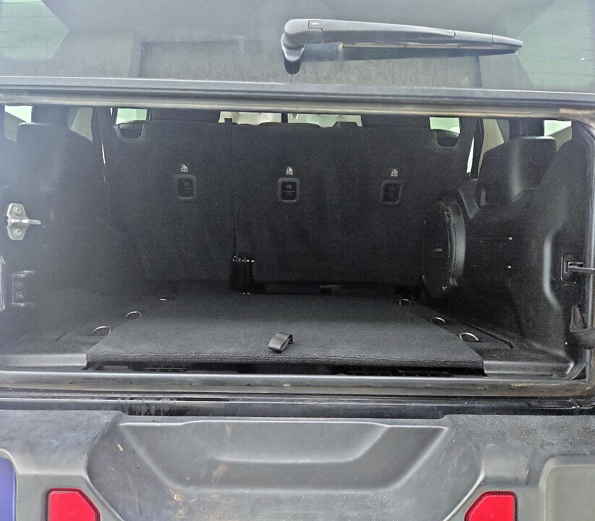 Trunk/Cargo (Seats Up)