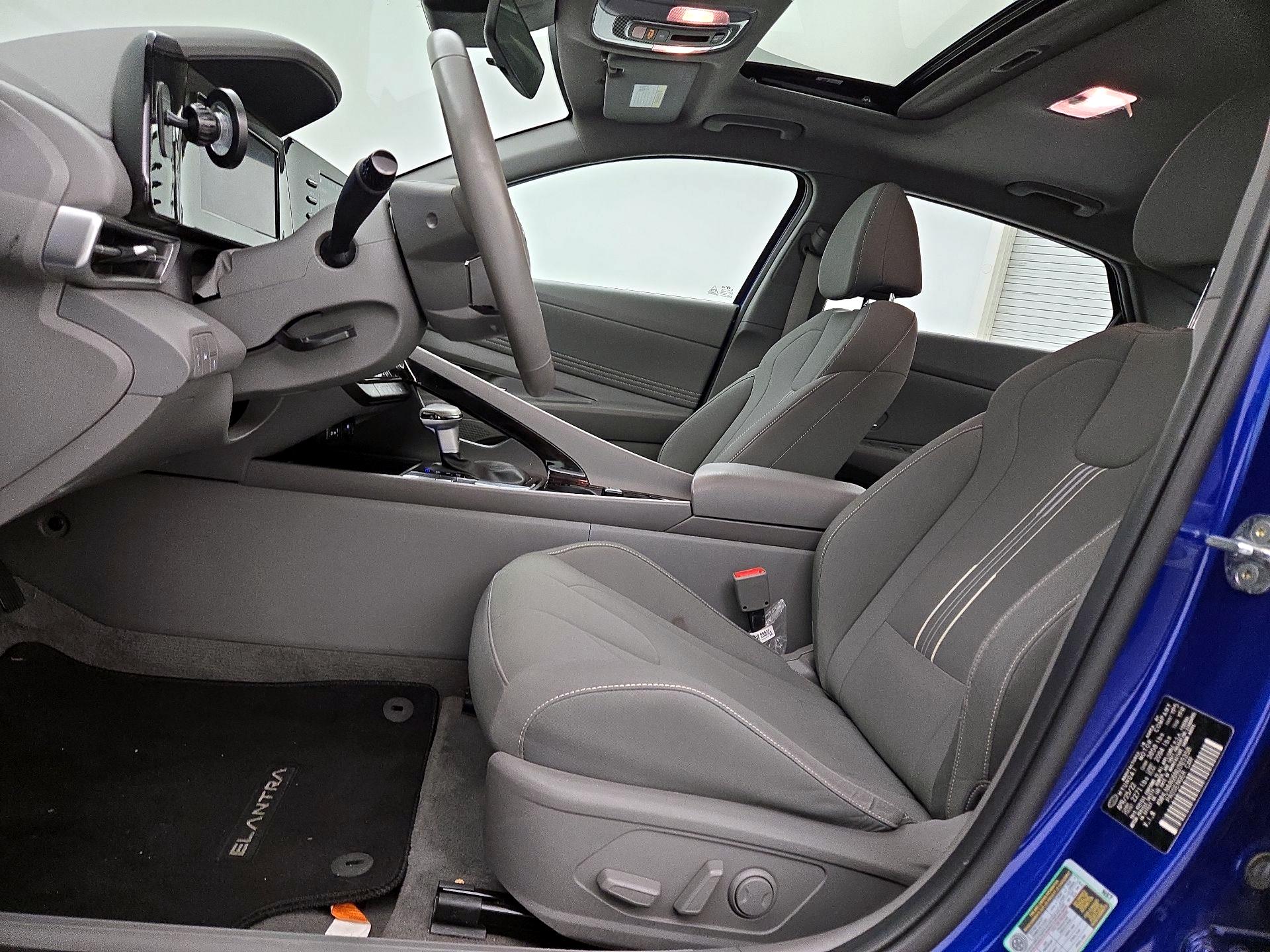 Thumbnail: 2022 Hyundai Elantra - 11