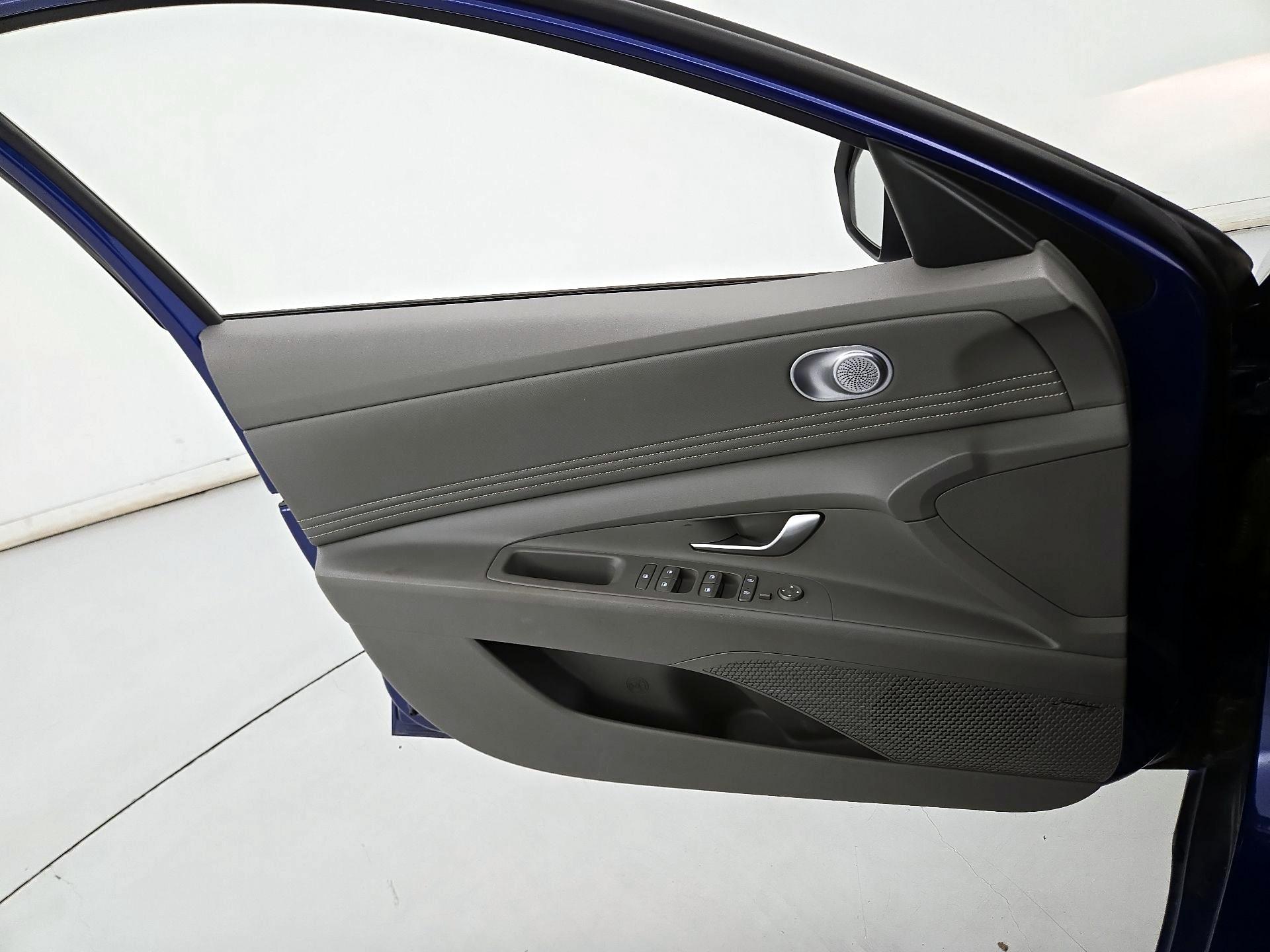 Thumbnail: 2022 Hyundai Elantra - 12