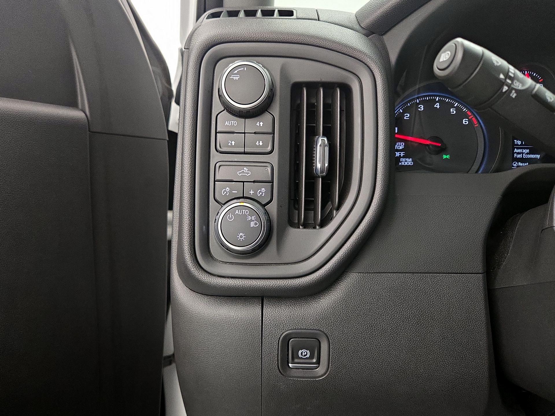 Thumbnail: 2022 Chevrolet Silverado 1500 - 13