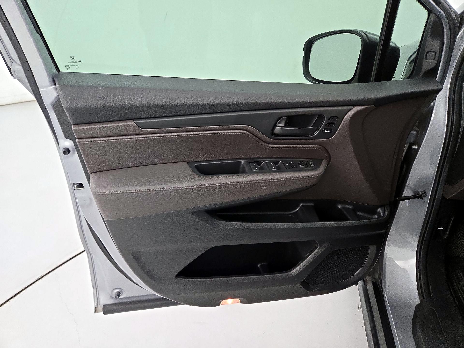 Thumbnail: 2019 Honda Odyssey - 12