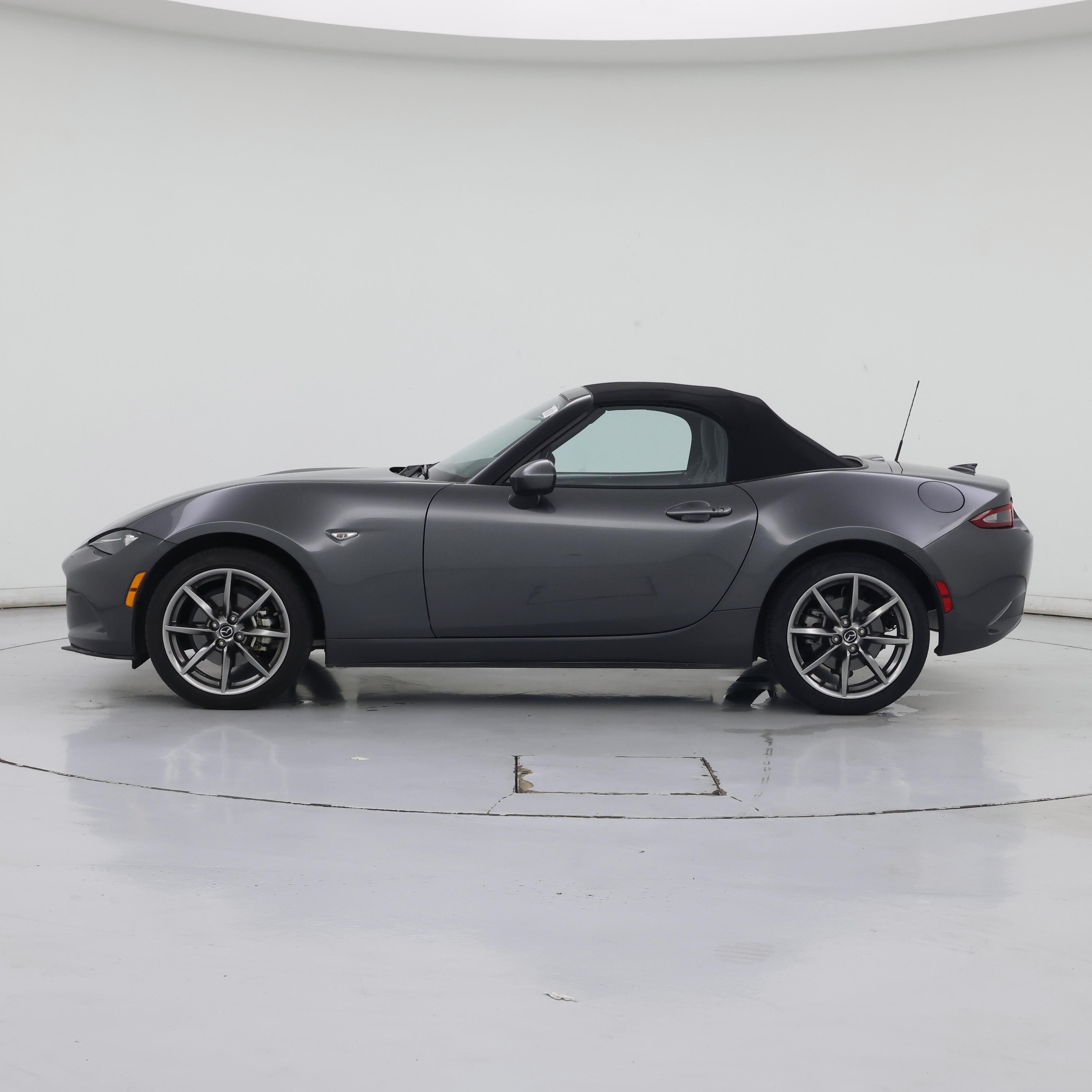 Thumbnail: 2022 Mazda MX-5 Miata - 3