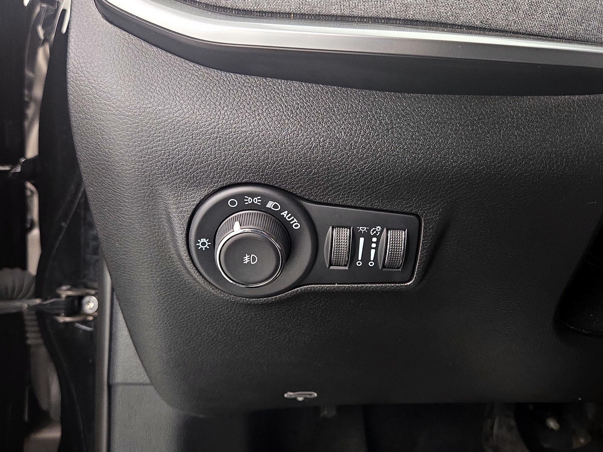 Thumbnail: 2023 Jeep Compass - 13