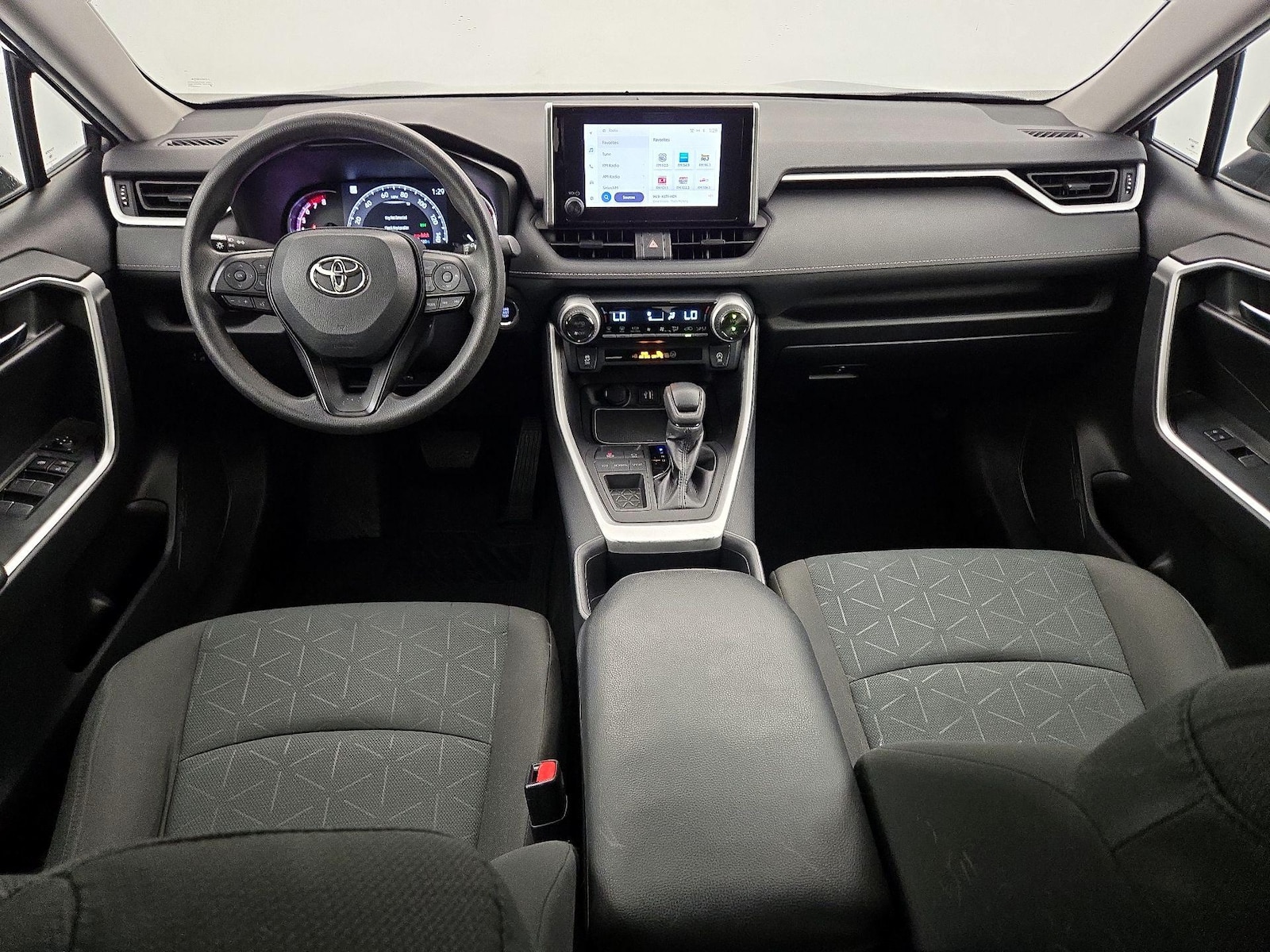 2023 Toyota RAV4 XLE - Photo 10
