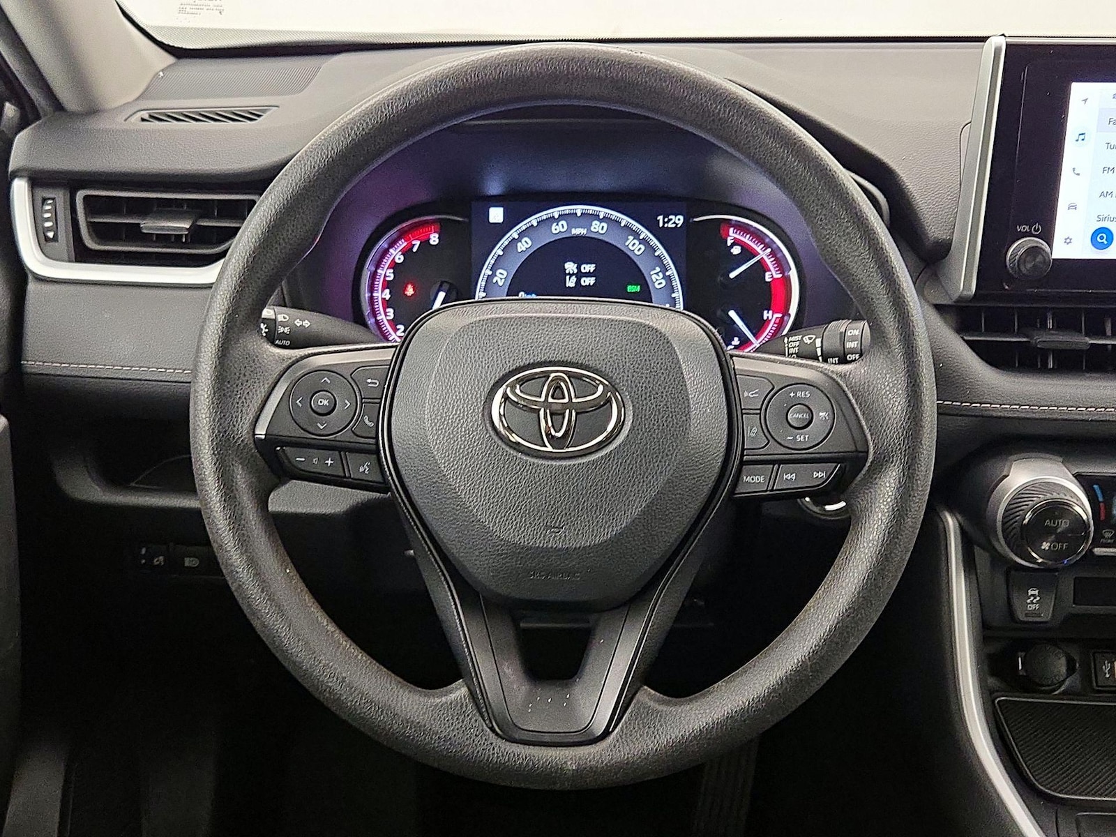 2023 Toyota RAV4 XLE - Photo 11