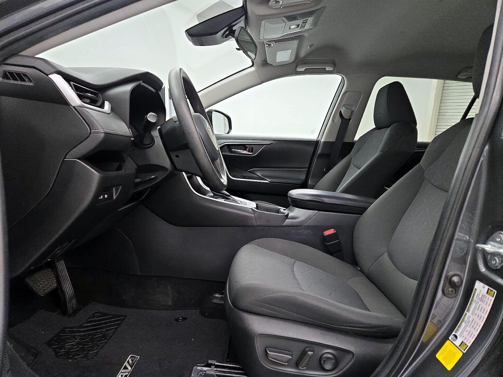 2023 Toyota RAV4 XLE - Photo 12