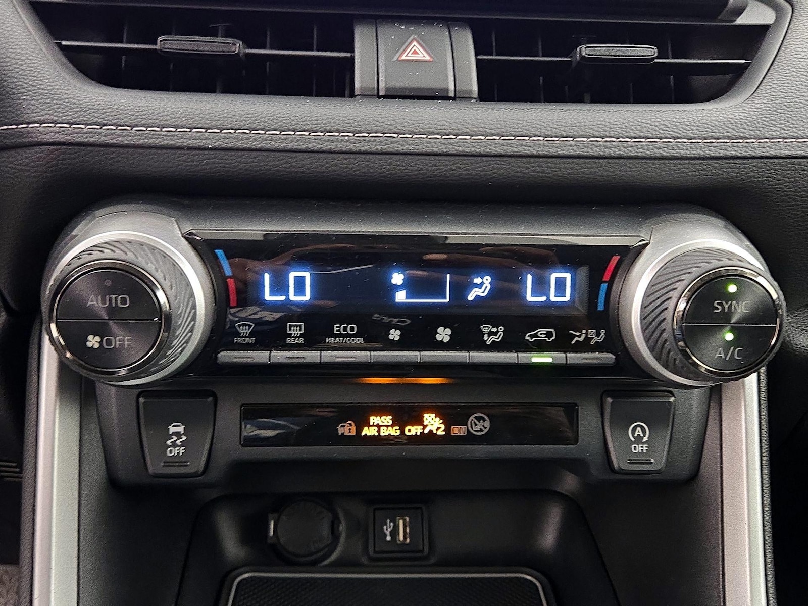 2023 Toyota RAV4 XLE - Photo 17