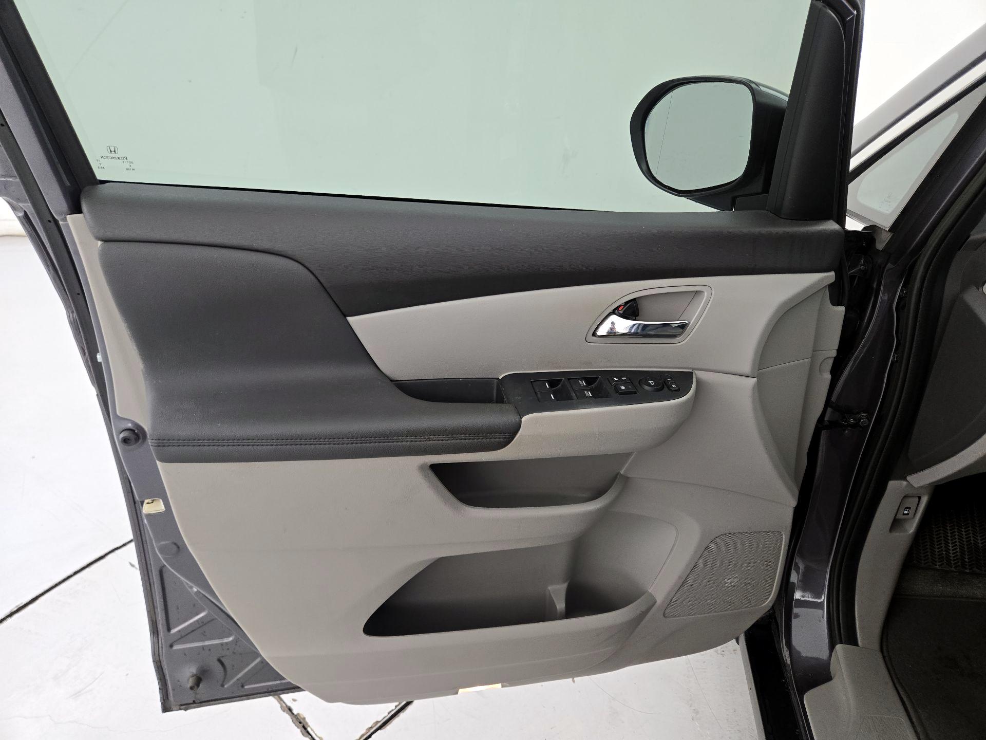Thumbnail: 2015 Honda Odyssey - 12