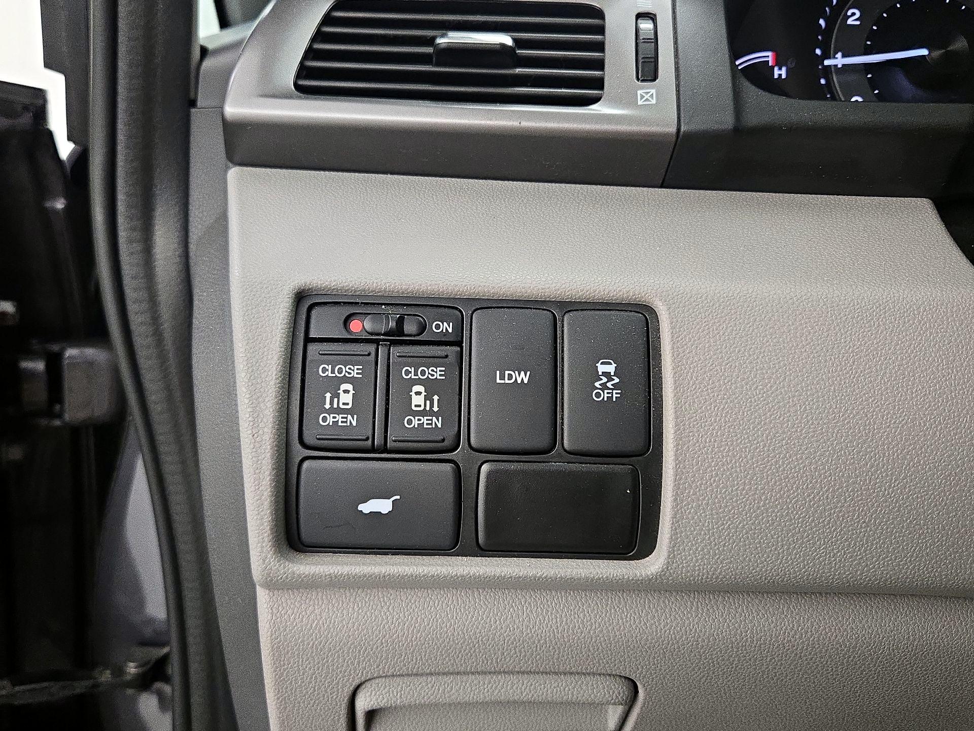 Thumbnail: 2015 Honda Odyssey - 13