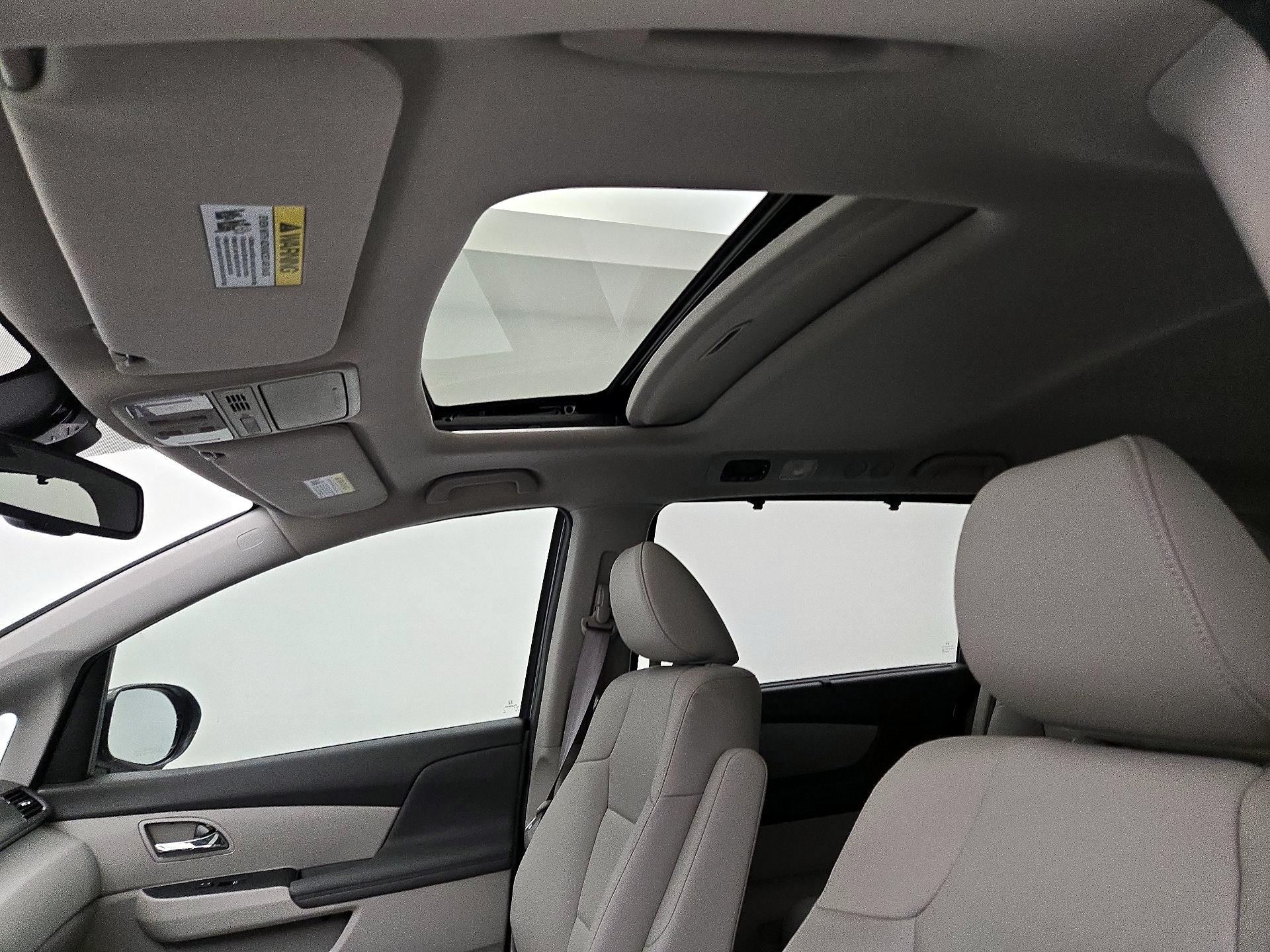 Thumbnail: 2015 Honda Odyssey - 19