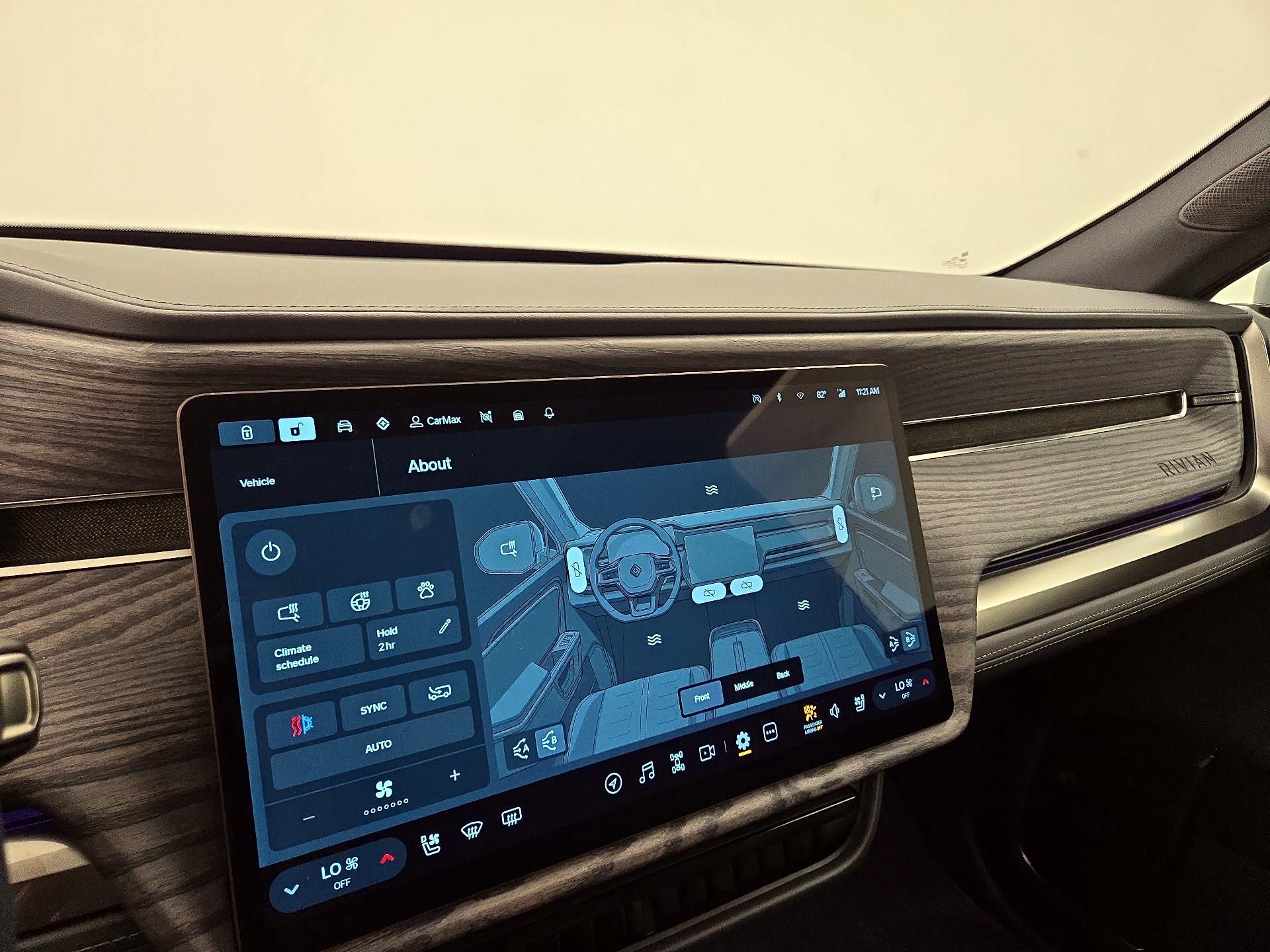 Thumbnail: 2026 Rivian R1S - 16