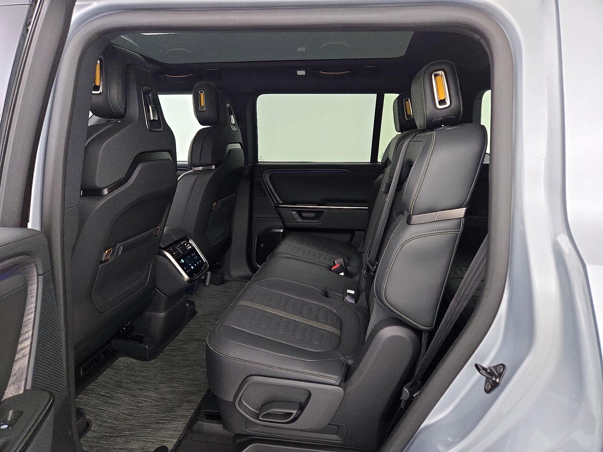Thumbnail: 2026 Rivian R1S - 20
