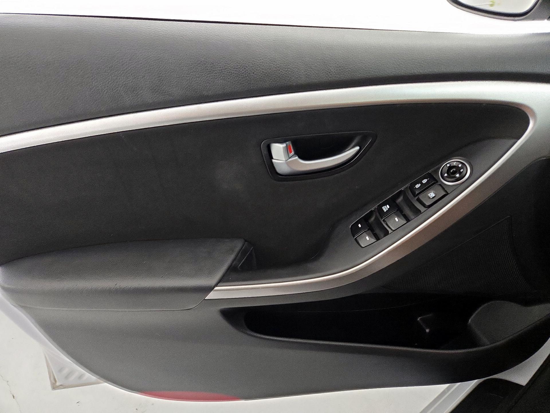 Thumbnail: 2016 Hyundai Elantra - 12