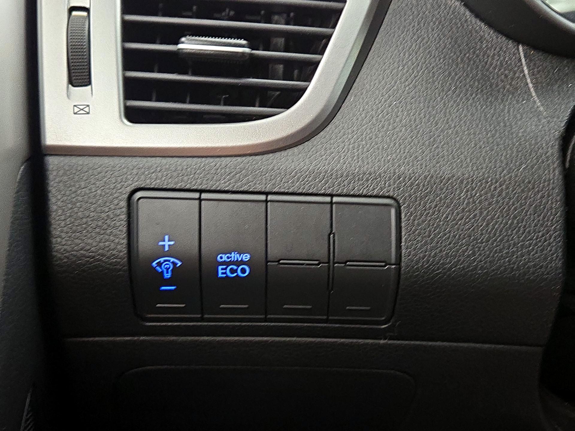 Thumbnail: 2016 Hyundai Elantra - 13
