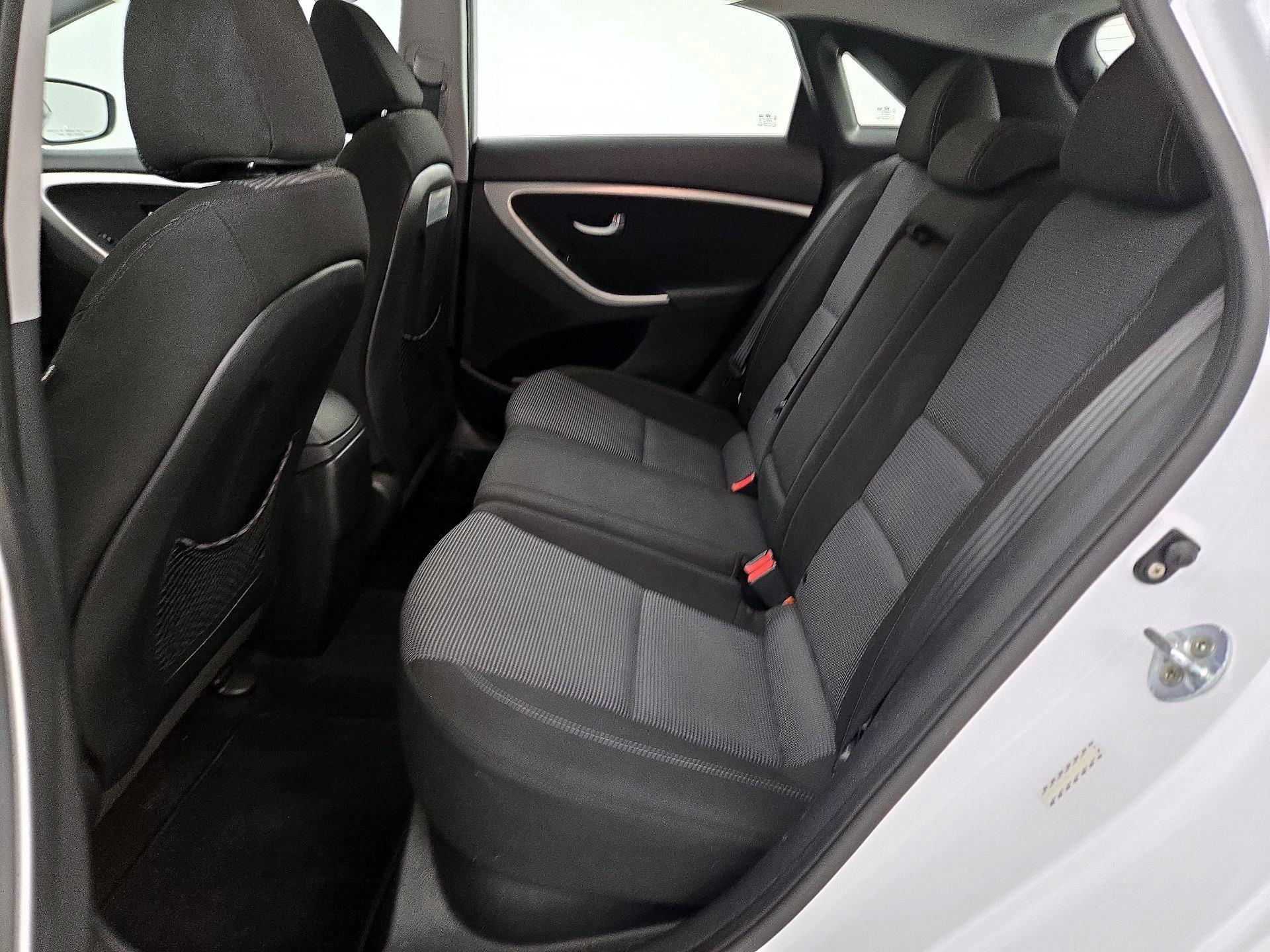 Thumbnail: 2016 Hyundai Elantra - 18