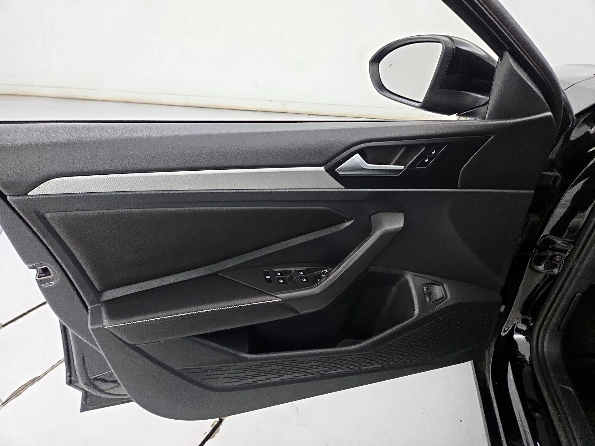 Thumbnail: 2023 Volkswagen Jetta - 12