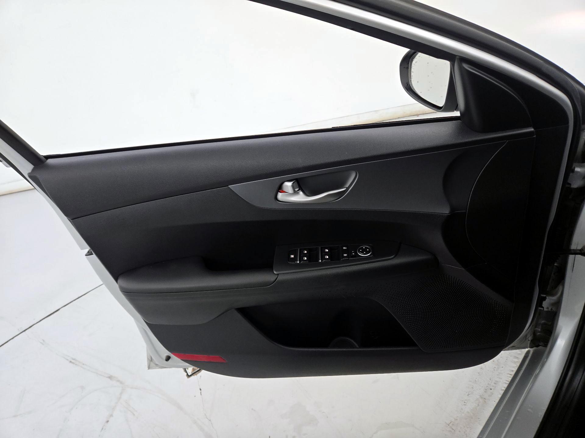 Thumbnail: 2020 Kia Forte - 12