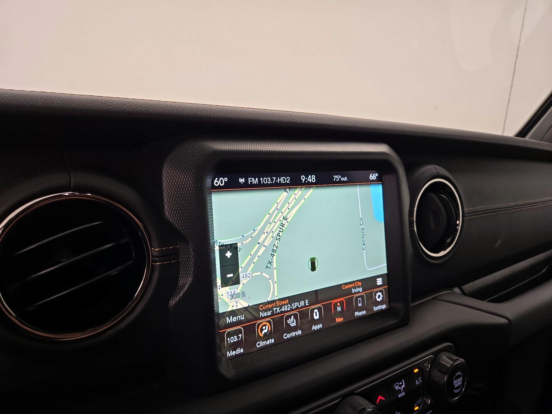Thumbnail: 2022 Jeep Wrangler - 14