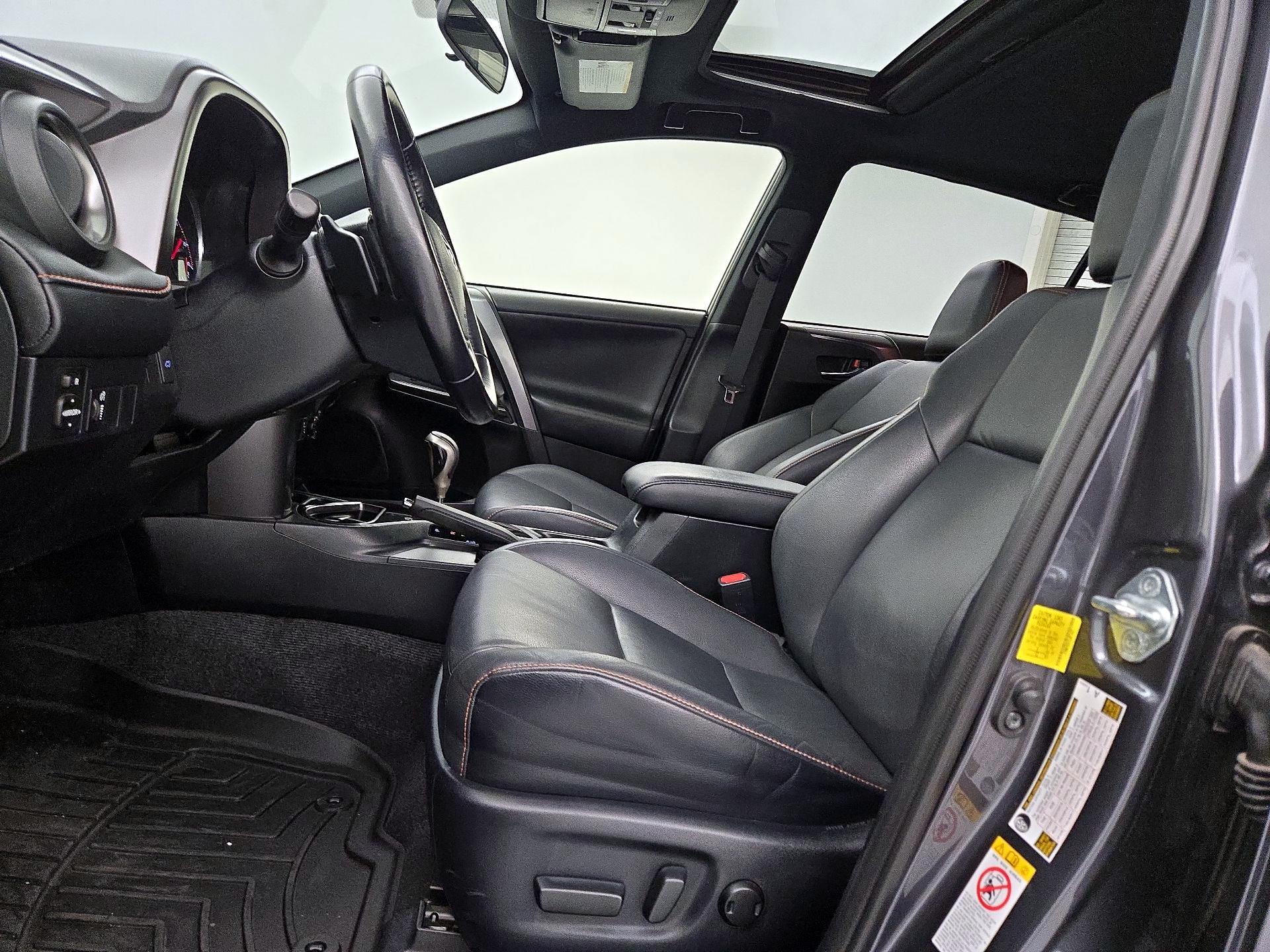 Thumbnail: 2016 Toyota RAV4 - 11