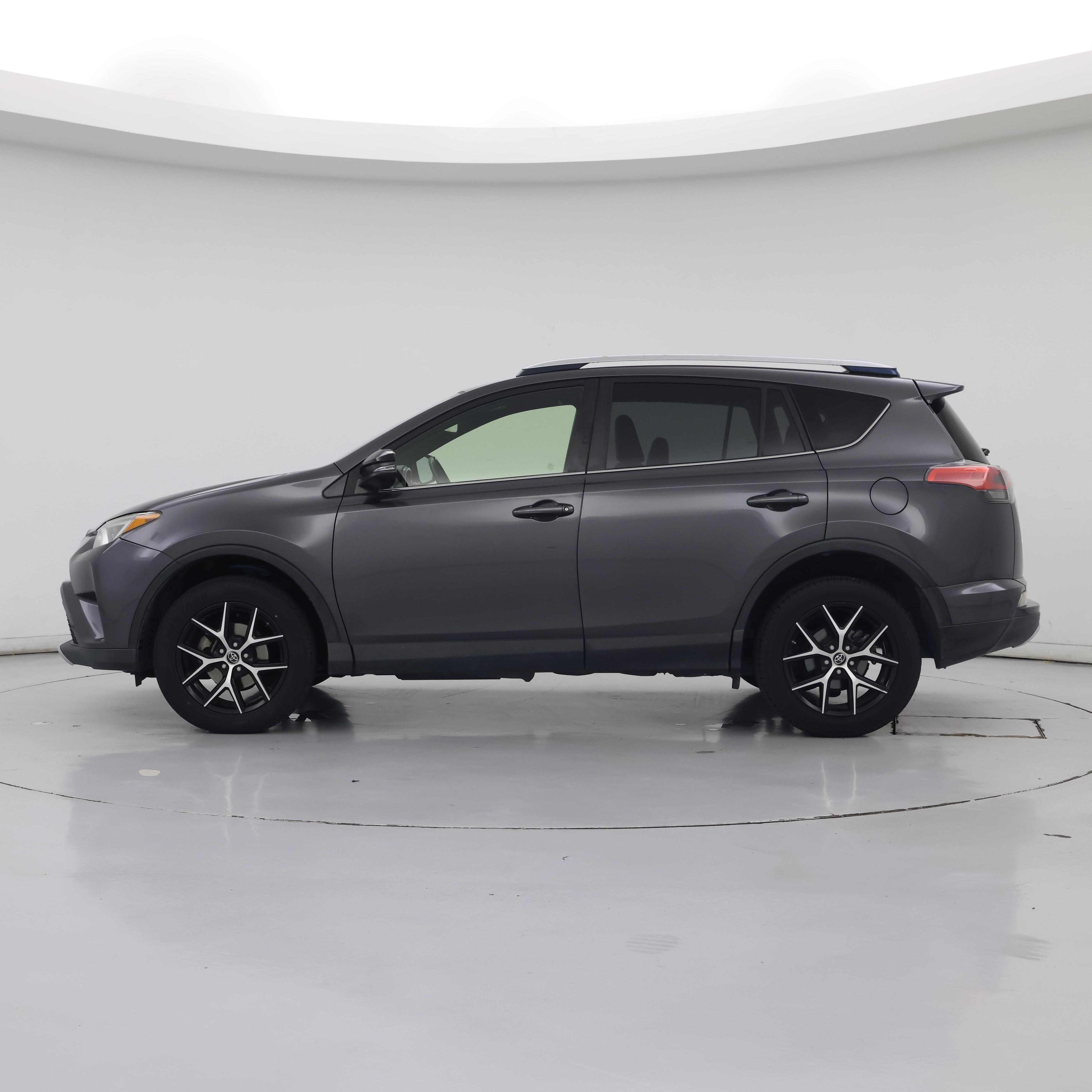 Thumbnail: 2016 Toyota RAV4 - 3