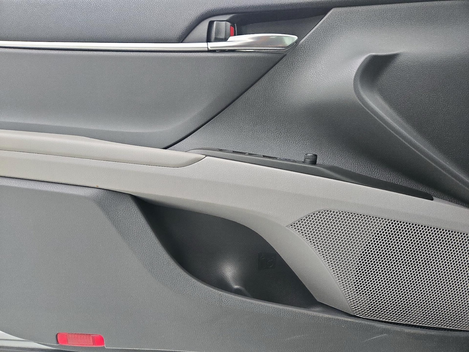 2022 Toyota Camry LE - Photo 13