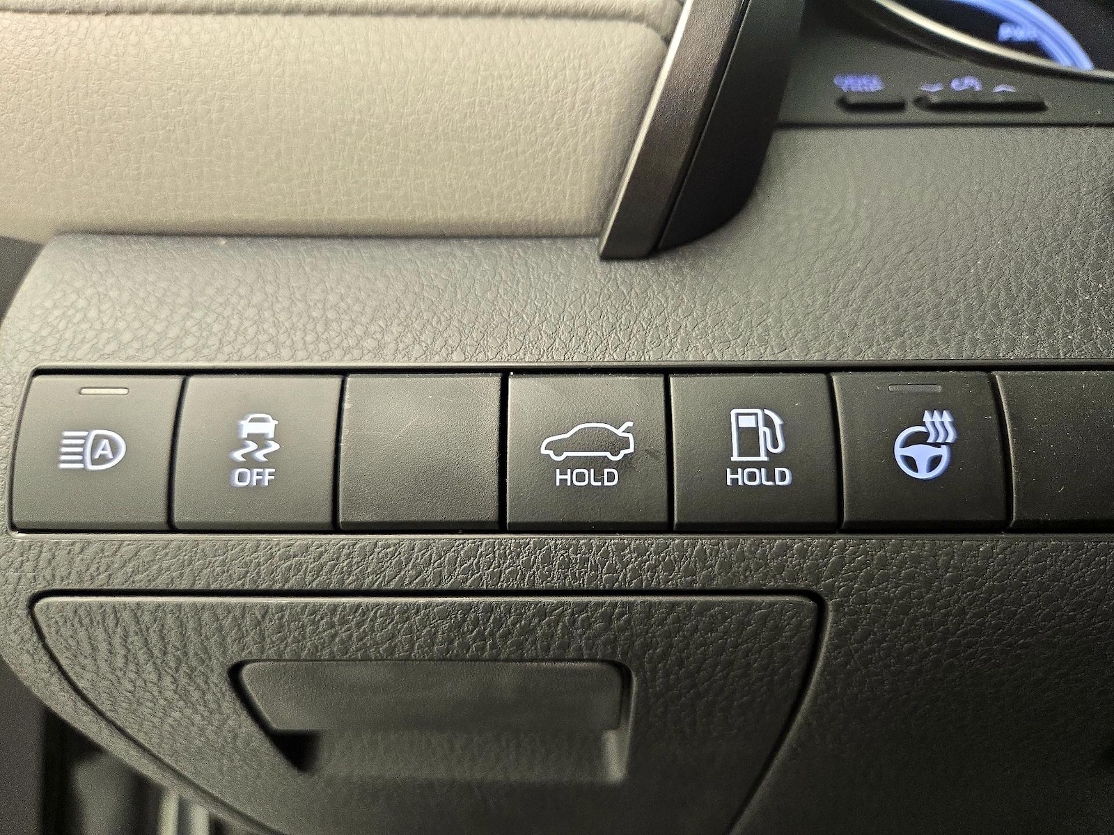 2022 Toyota Camry LE - Photo 14