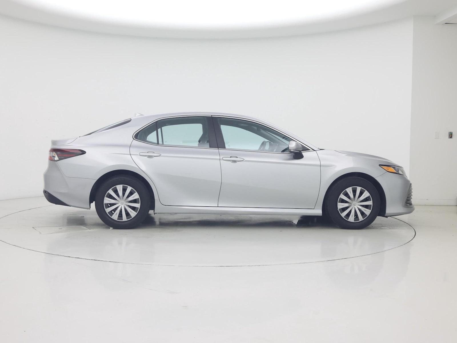 2022 Toyota Camry LE - Photo 8