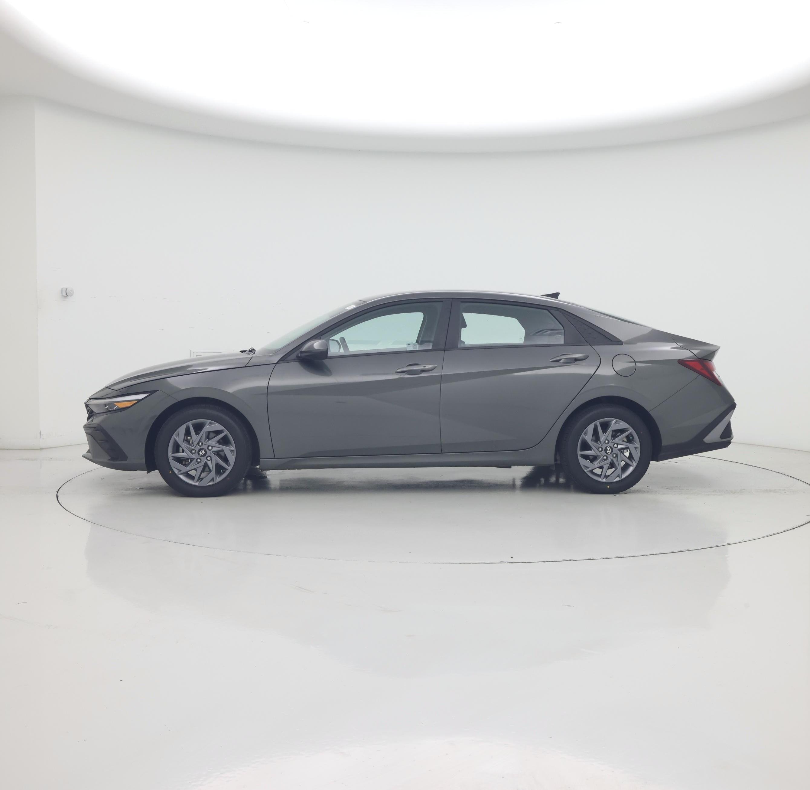 Thumbnail: 2024 Hyundai Elantra - 3