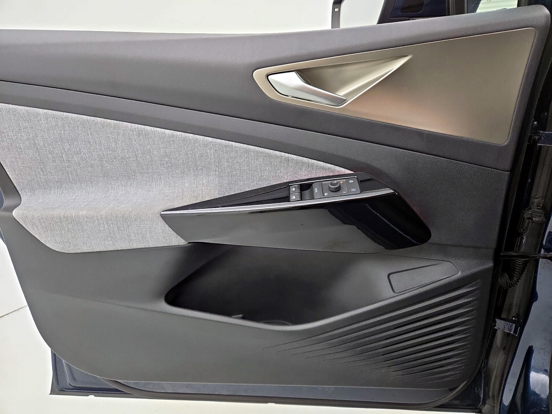 Thumbnail: 2023 Volkswagen ID.4 - 12
