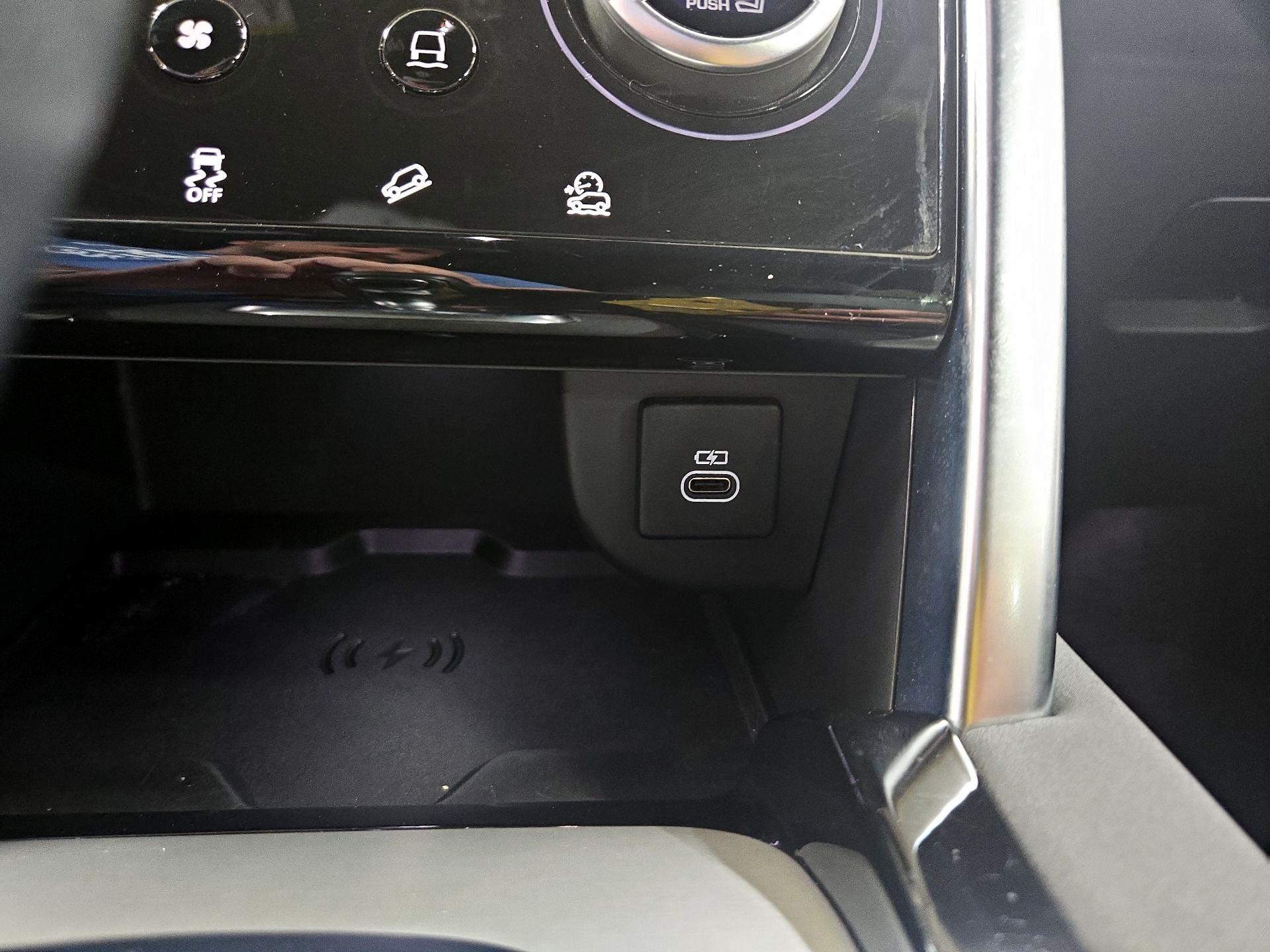 Thumbnail: 2022 Land Rover Discovery Sport - 19