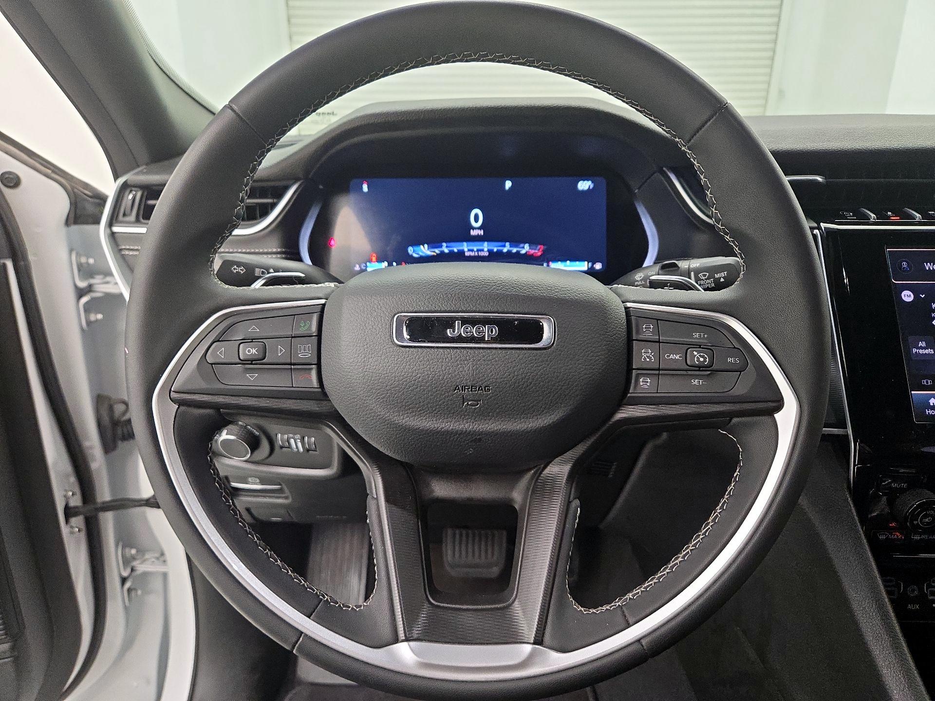 Thumbnail: 2024 Jeep Grand Cherokee - 10