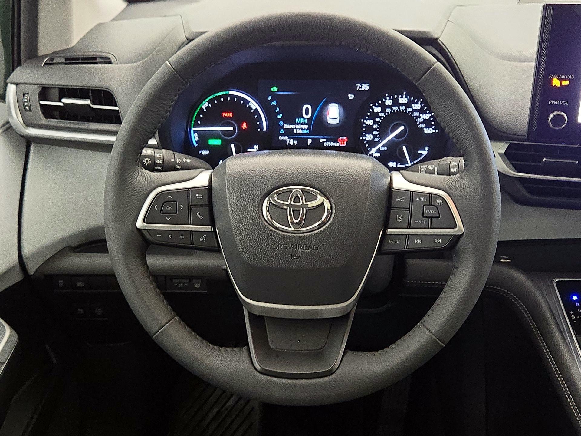 Thumbnail: 2025 Toyota Sienna - 10