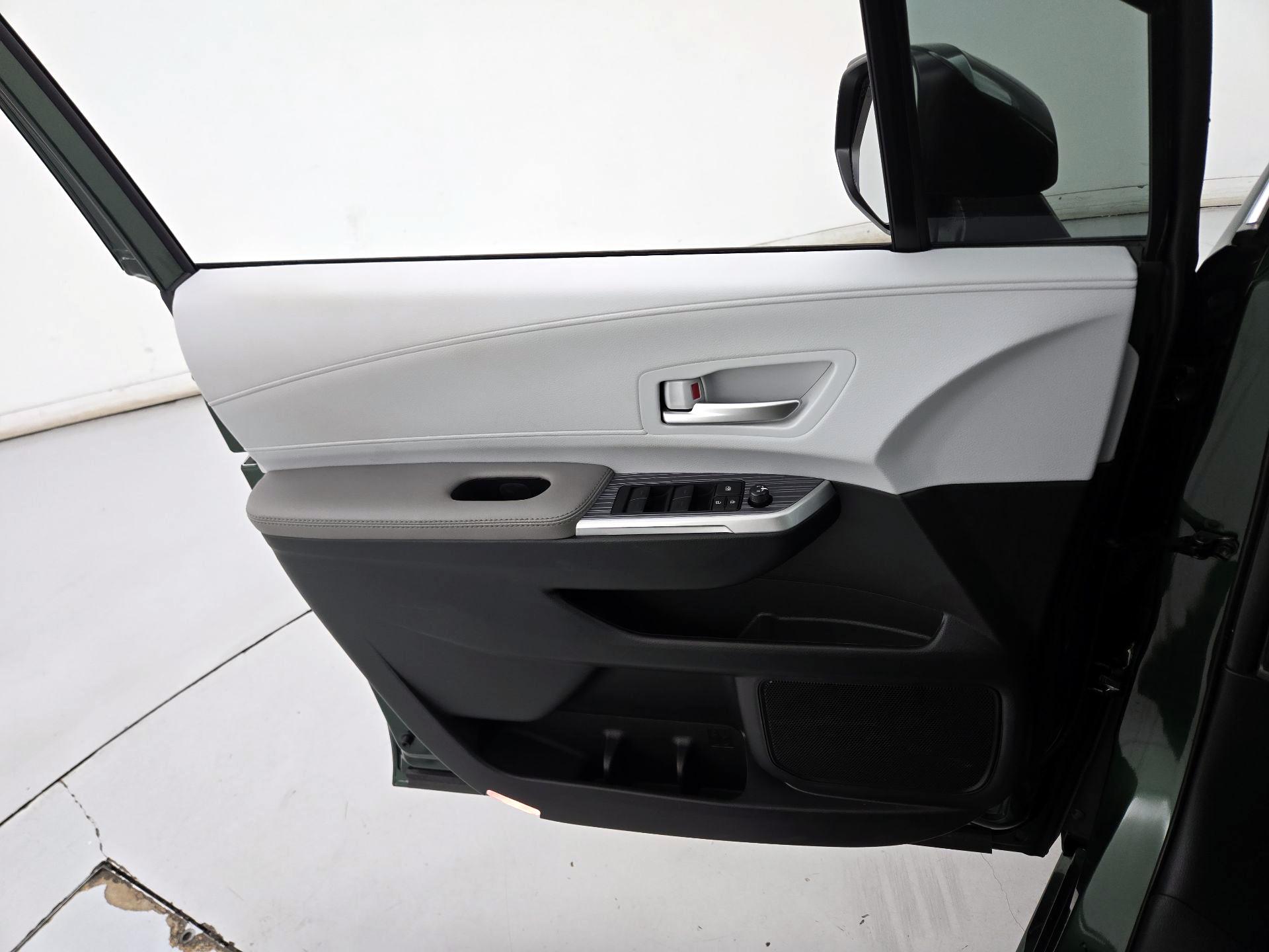 Thumbnail: 2025 Toyota Sienna - 12