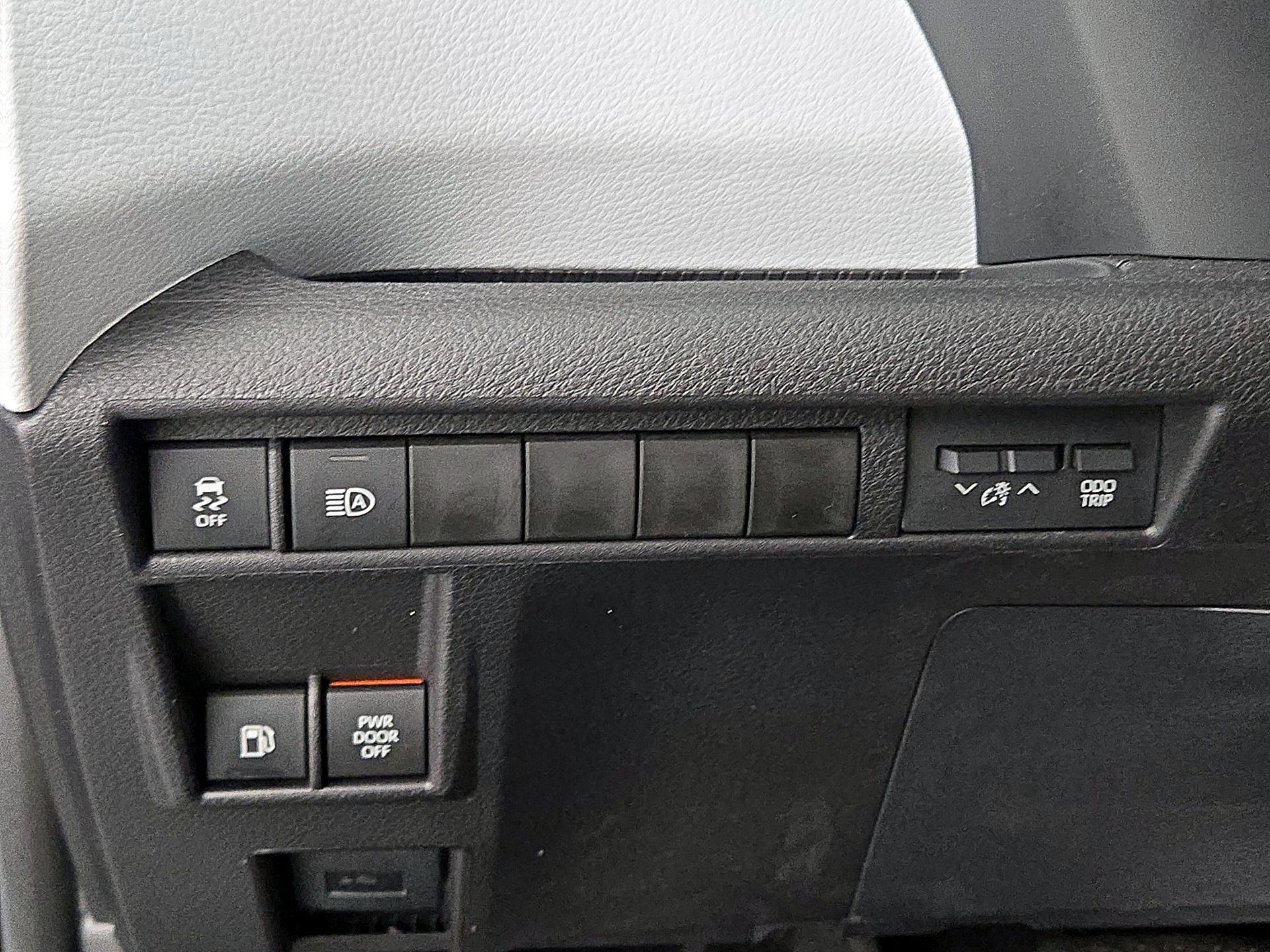 Thumbnail: 2025 Toyota Sienna - 13