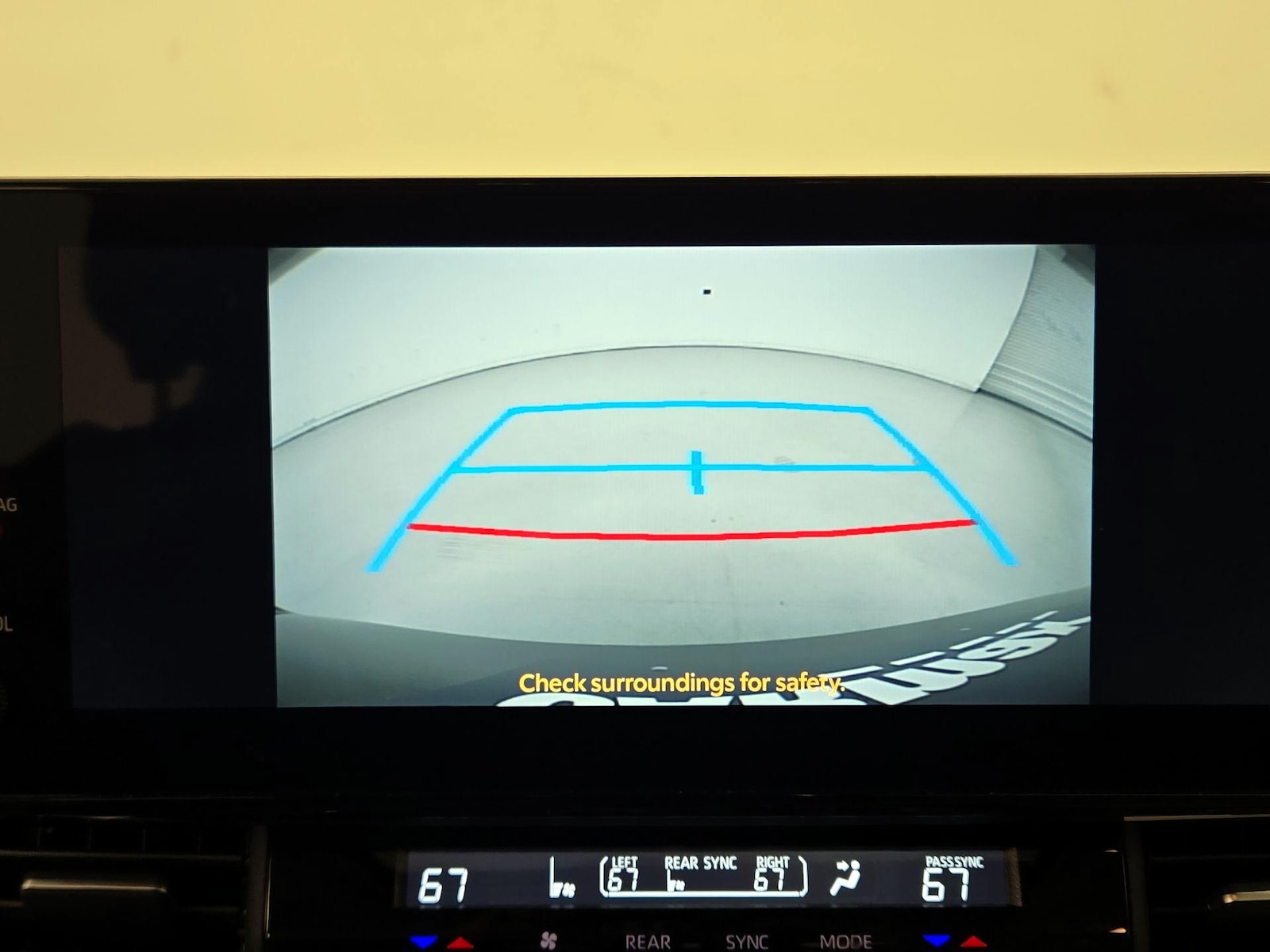 2025 Toyota Sienna XLE - Photo 15