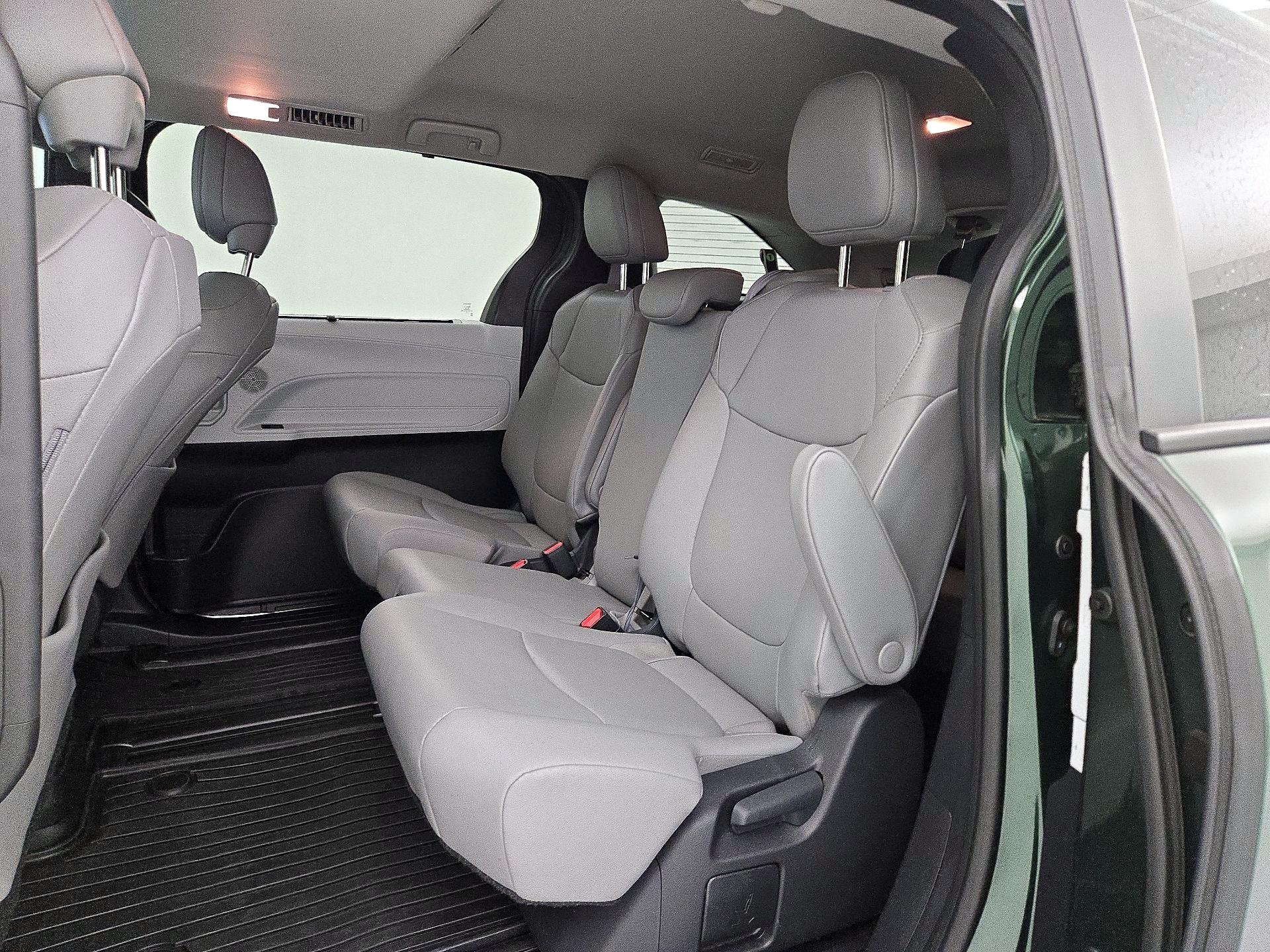 Thumbnail: 2025 Toyota Sienna - 20