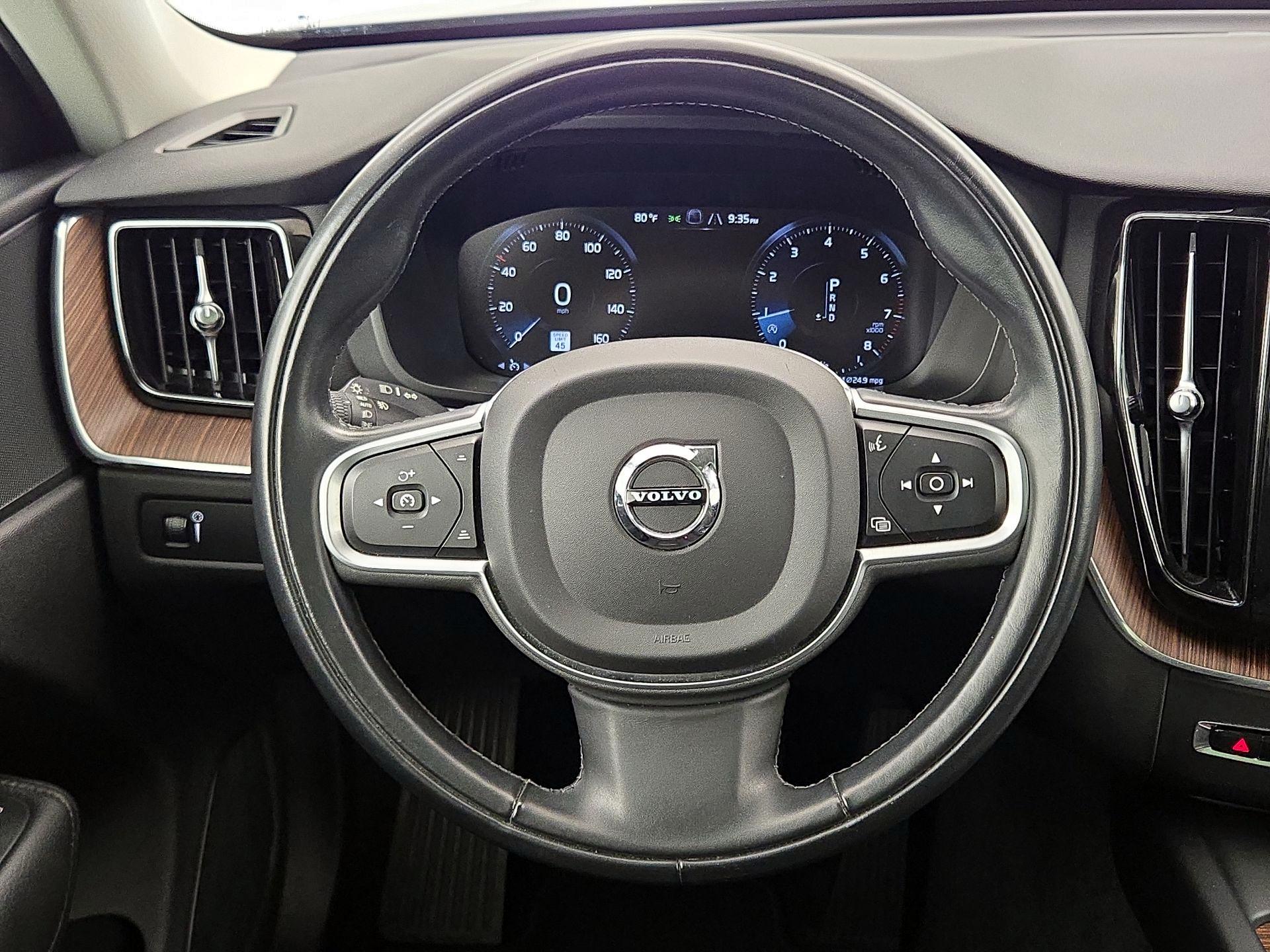 Thumbnail: 2021 Volvo XC60 - 10