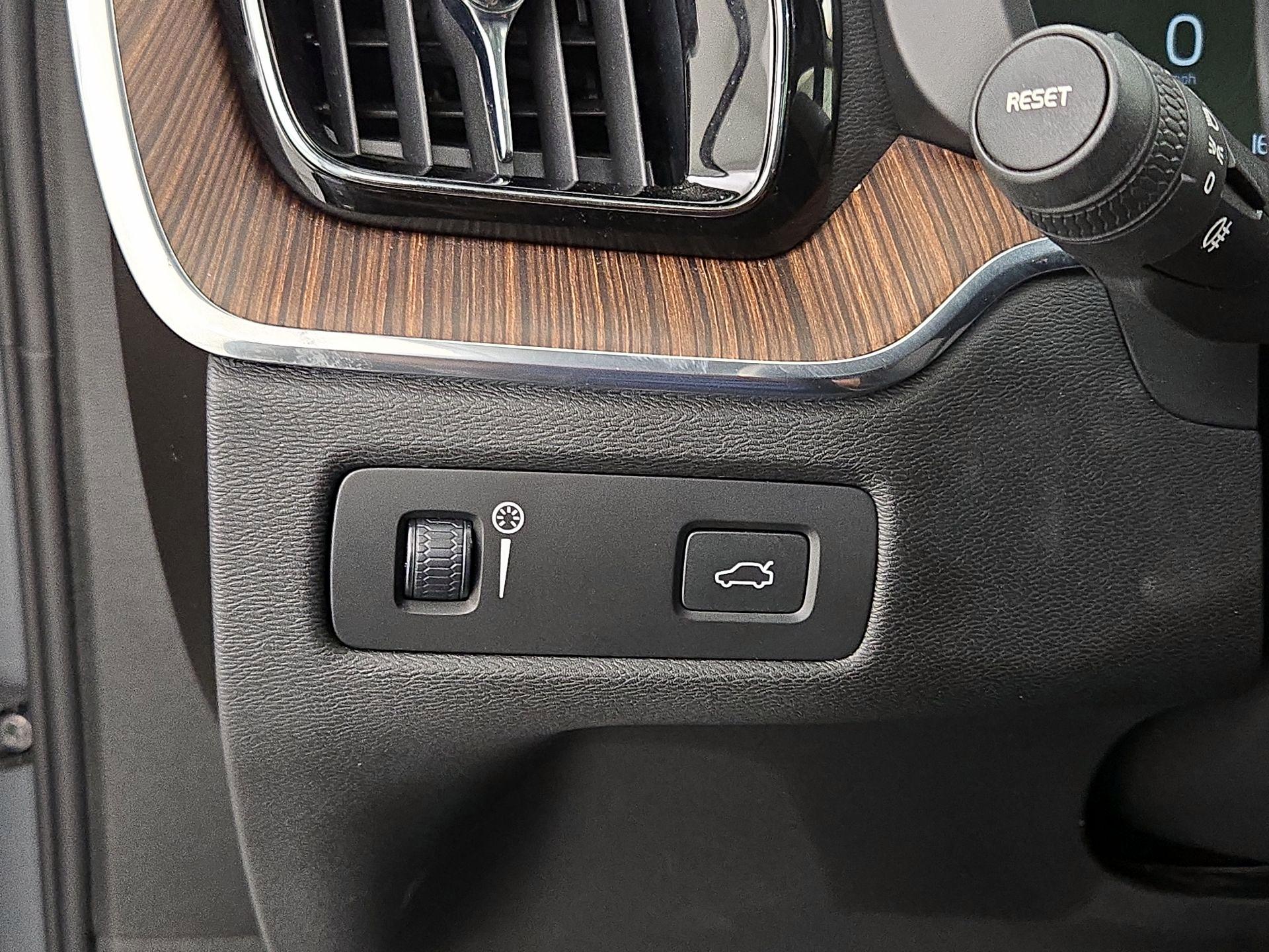 Thumbnail: 2021 Volvo XC60 - 13