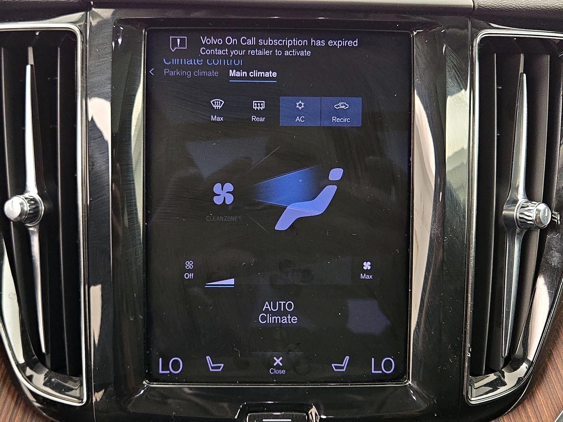 Thumbnail: 2021 Volvo XC60 - 17