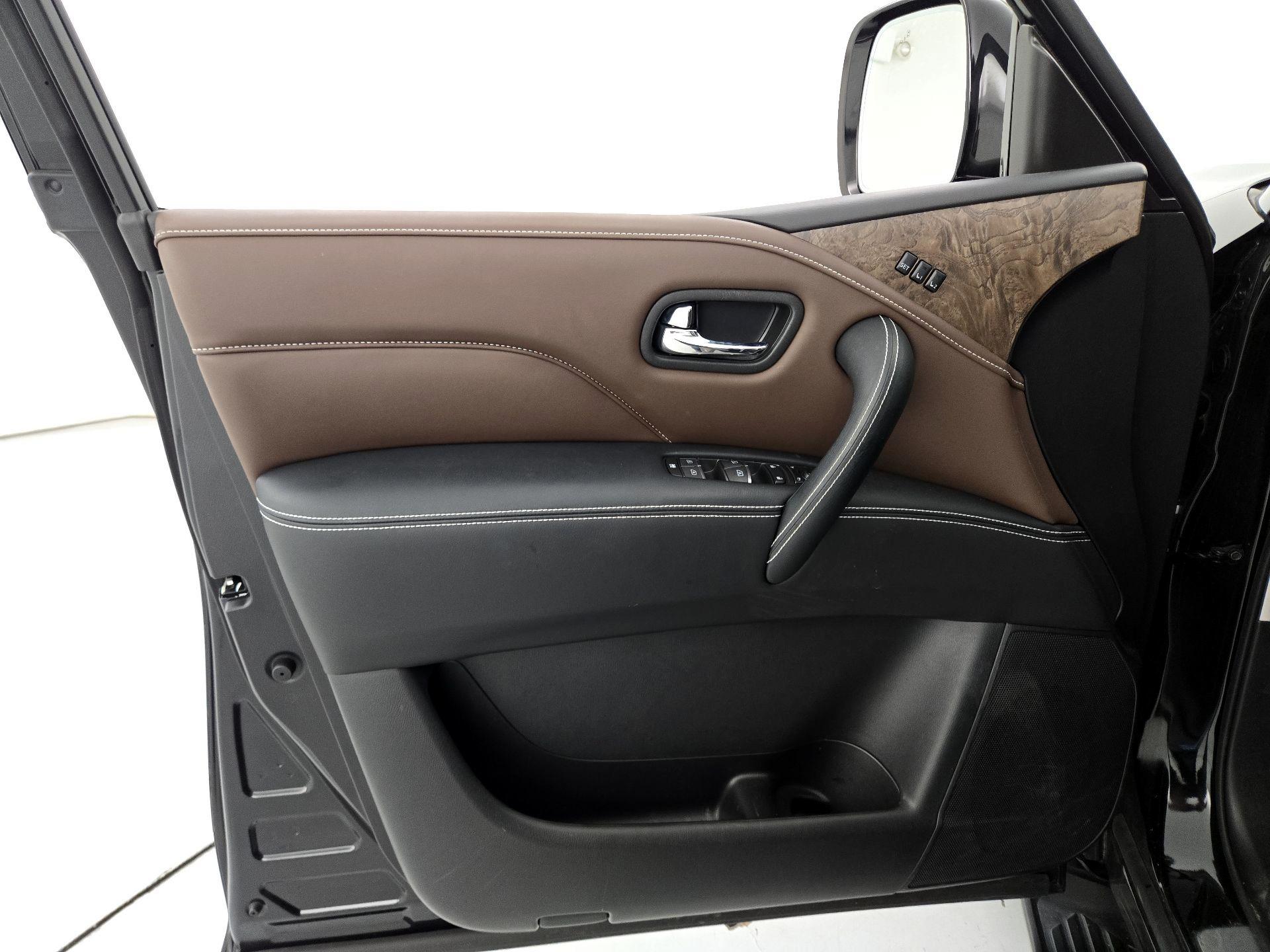 Thumbnail: 2024 INFINITI QX80 - 12